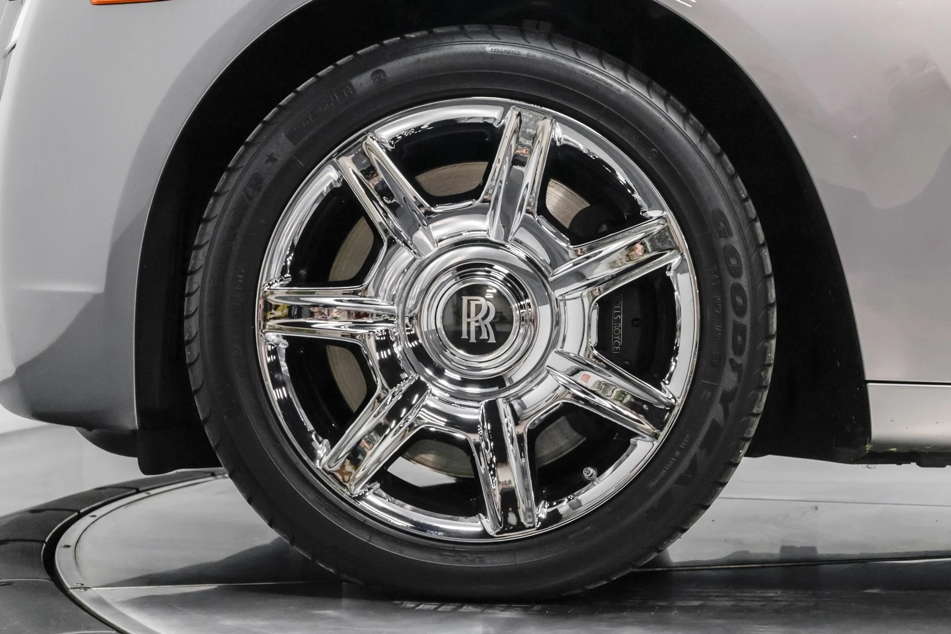 mph024_174057200_Used_2010_Rolls_Royce_Ghost_1762979207_2501681078