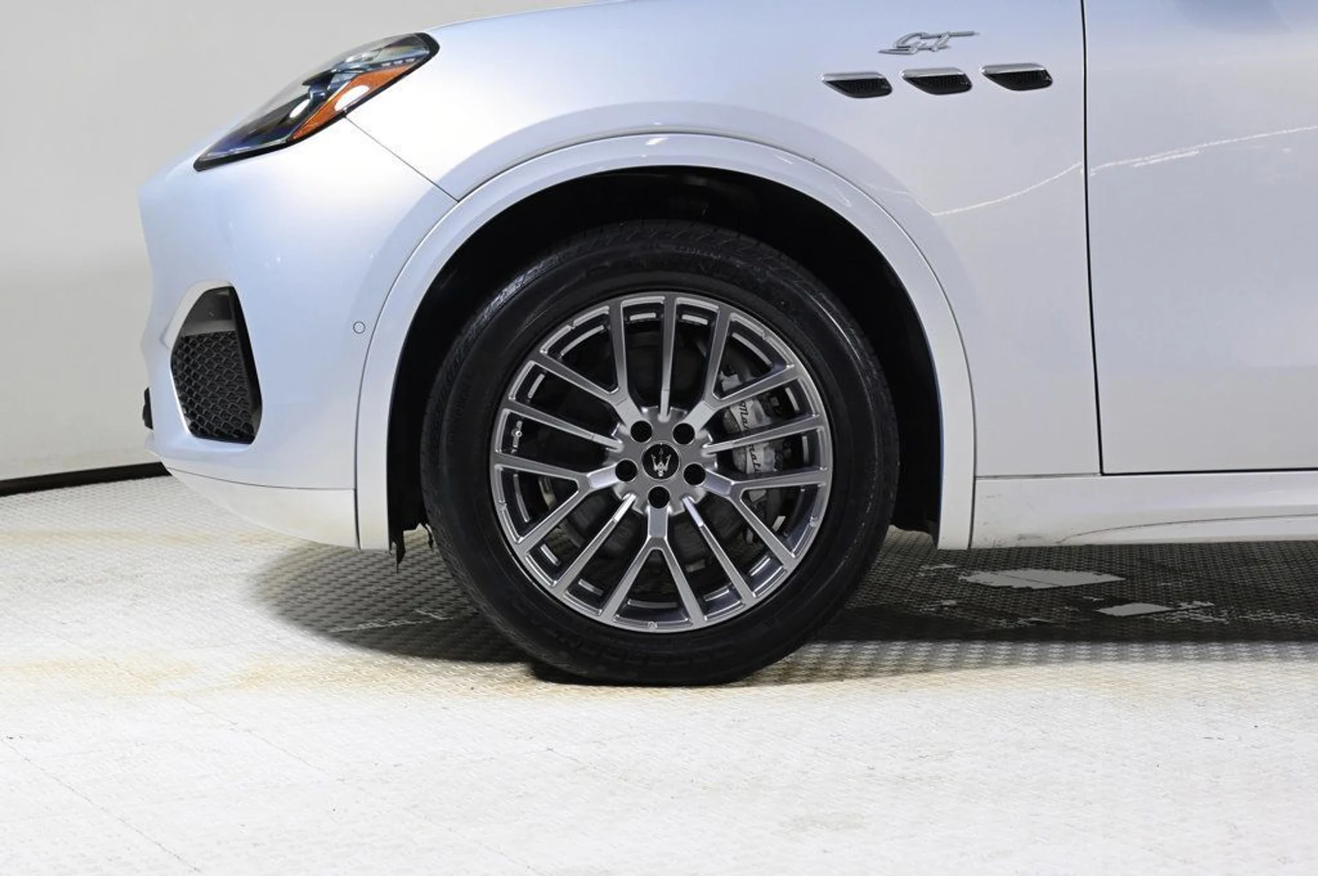 mph024_1744458093_used_2024_maserati_grecale_gt_11350_22936012_24_1024_f5b480ee0b