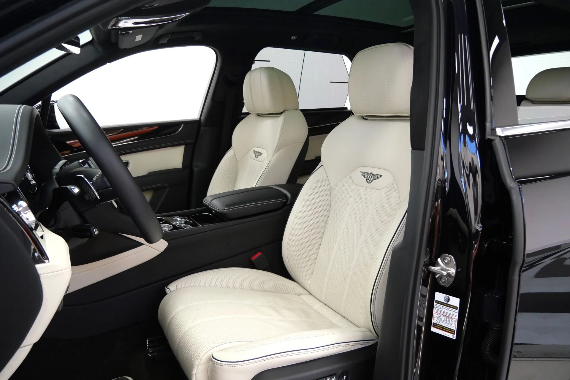 mph024_1753747657_Used_2023_Bentley_Bentayga_V8_Touring_Specification_Front_Seat_Comfort_Specification_1783533314_960768b863
