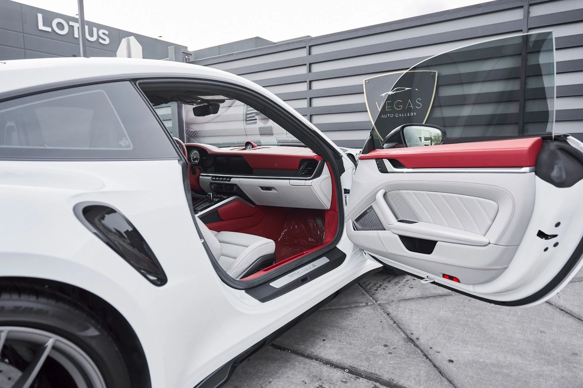 mph024_1764422749_Used_2024_Porsche_911_Turbo_S_1767751446_6361f69e3e