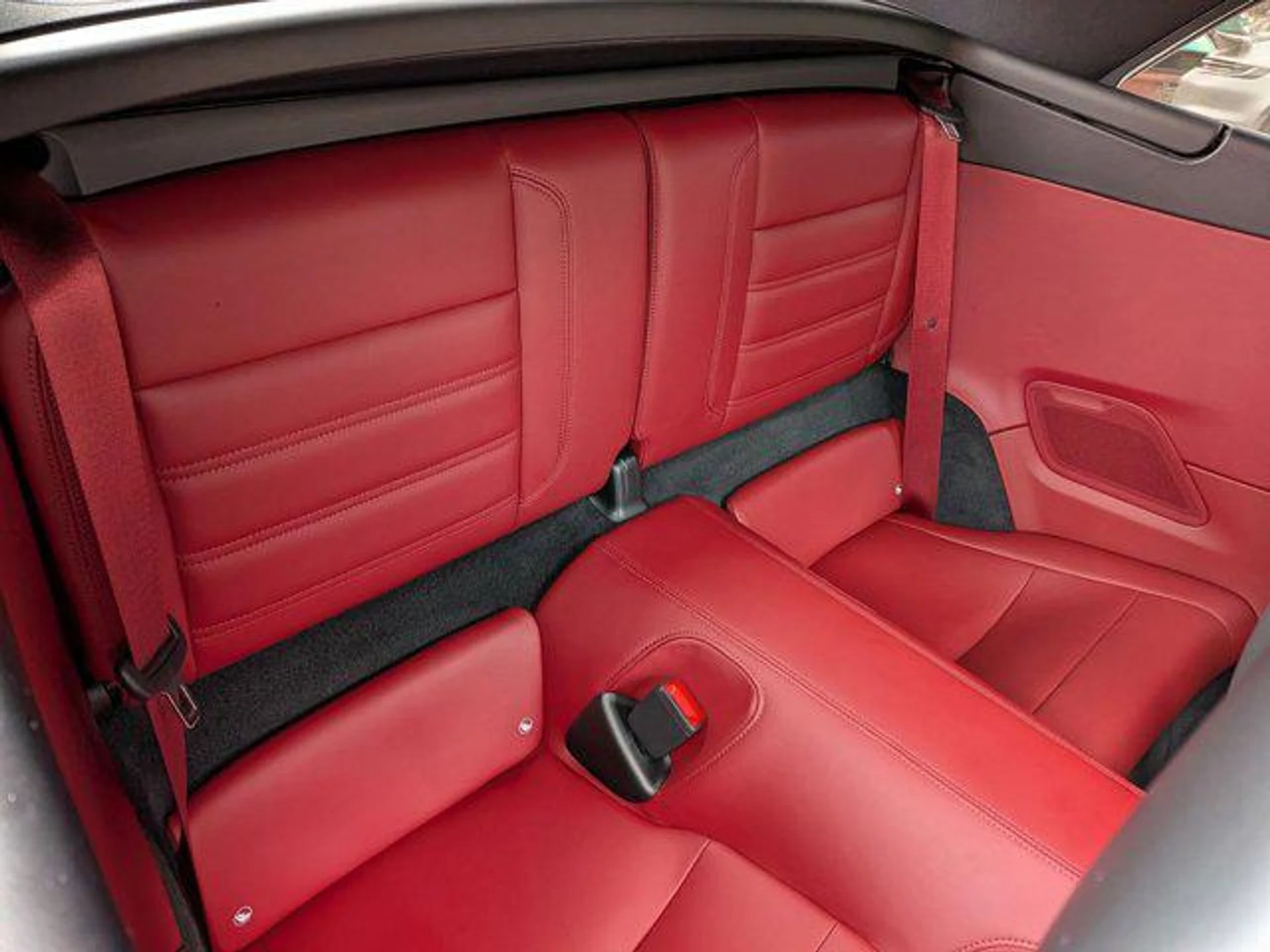 mph024_1765208023_tp_UX_0m_Ukk_S3w_B_Mo9_r_See_DRPE_10845c8c52