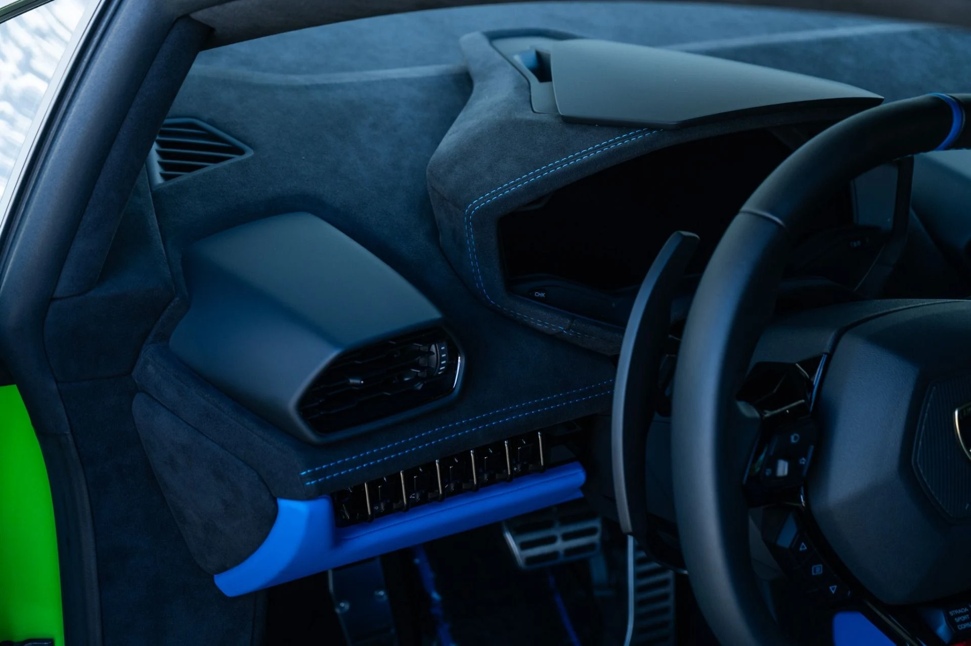 mph024_1767497048_Used_2024_Lamborghini_Huracan_Tecnica_1764704273_4db3d75af3