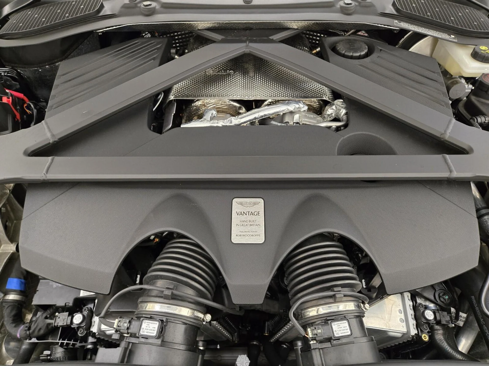 mph024_177938790_New_2026_Aston_Martin_Vantage_1759816389_6a621aae83