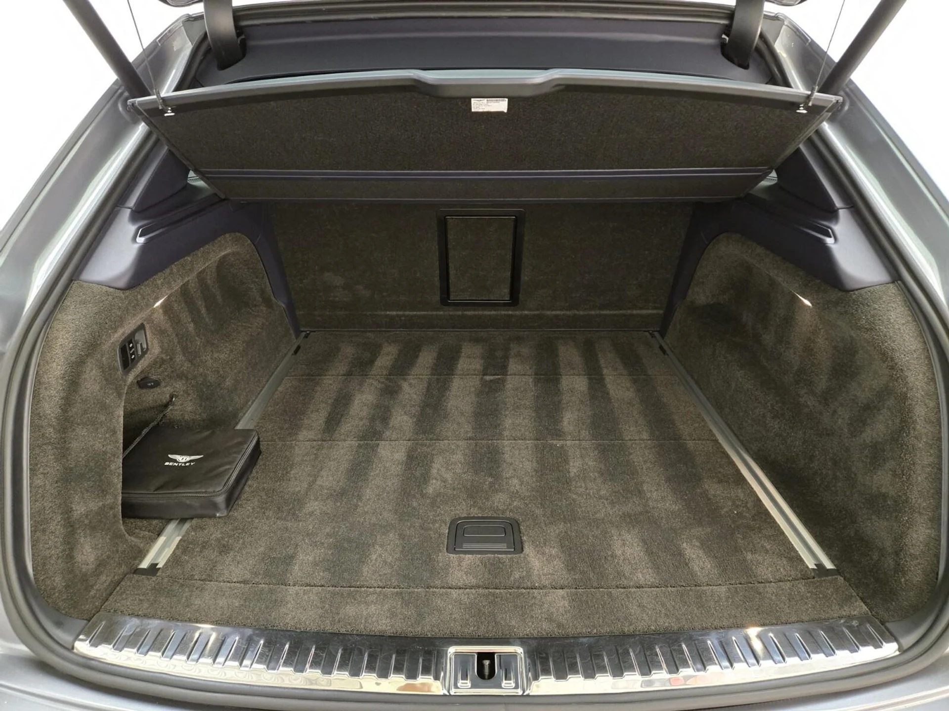 mph024_1782117219_Used_2018_Bentley_Bentayga_1760597643_e0110f7be9