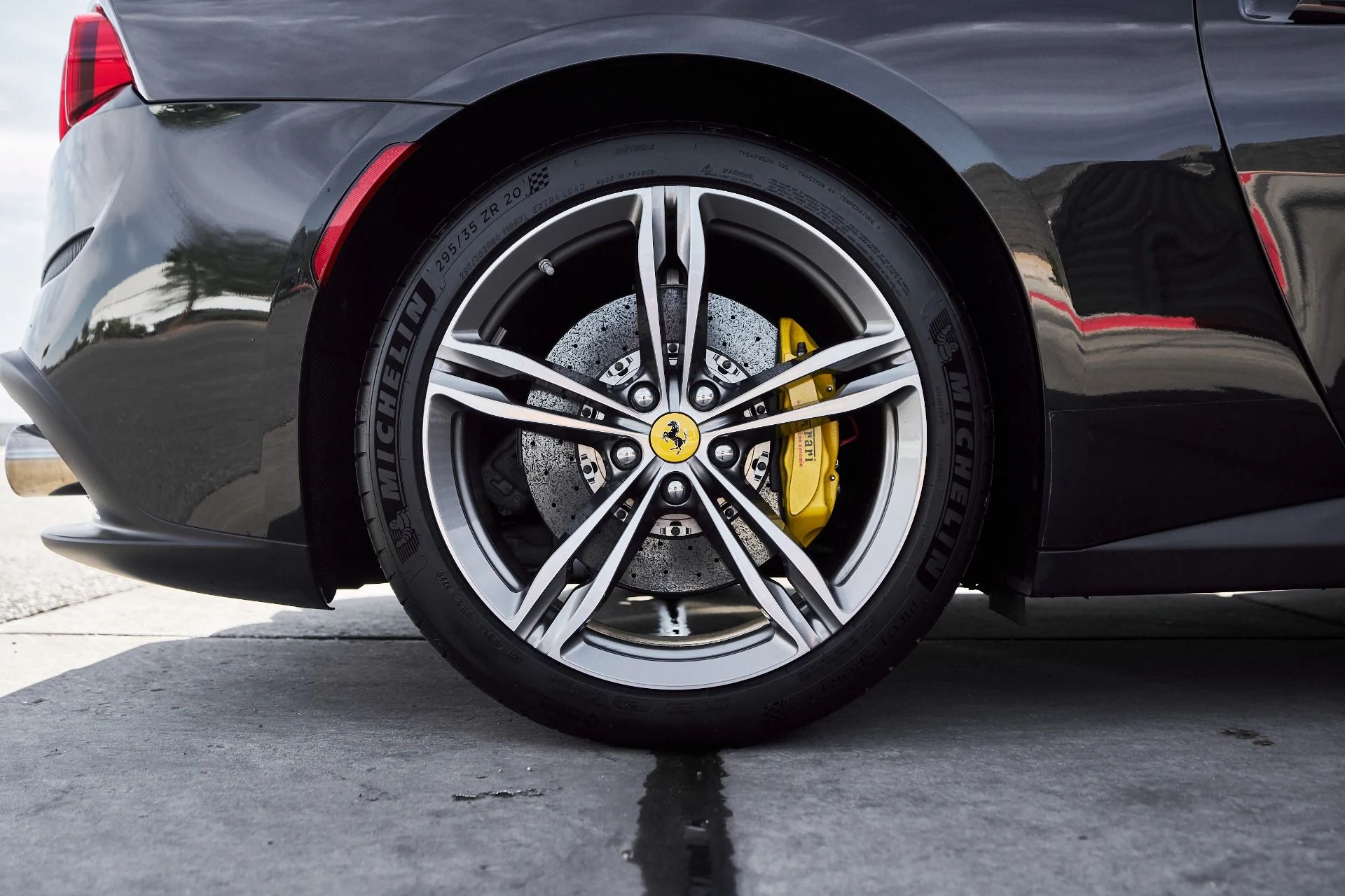 mph024_1786539431_Used_2018_Ferrari_GTC_4_Lusso_V12_1764210139_fcb65a8a8f