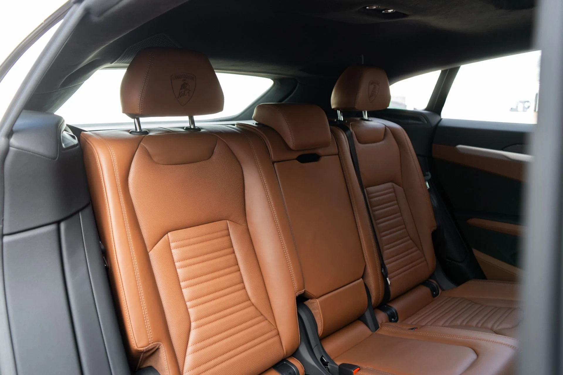 mph024_1795143238_Used_2025_Lamborghini_Urus_SE_1758739816_20f788fd76