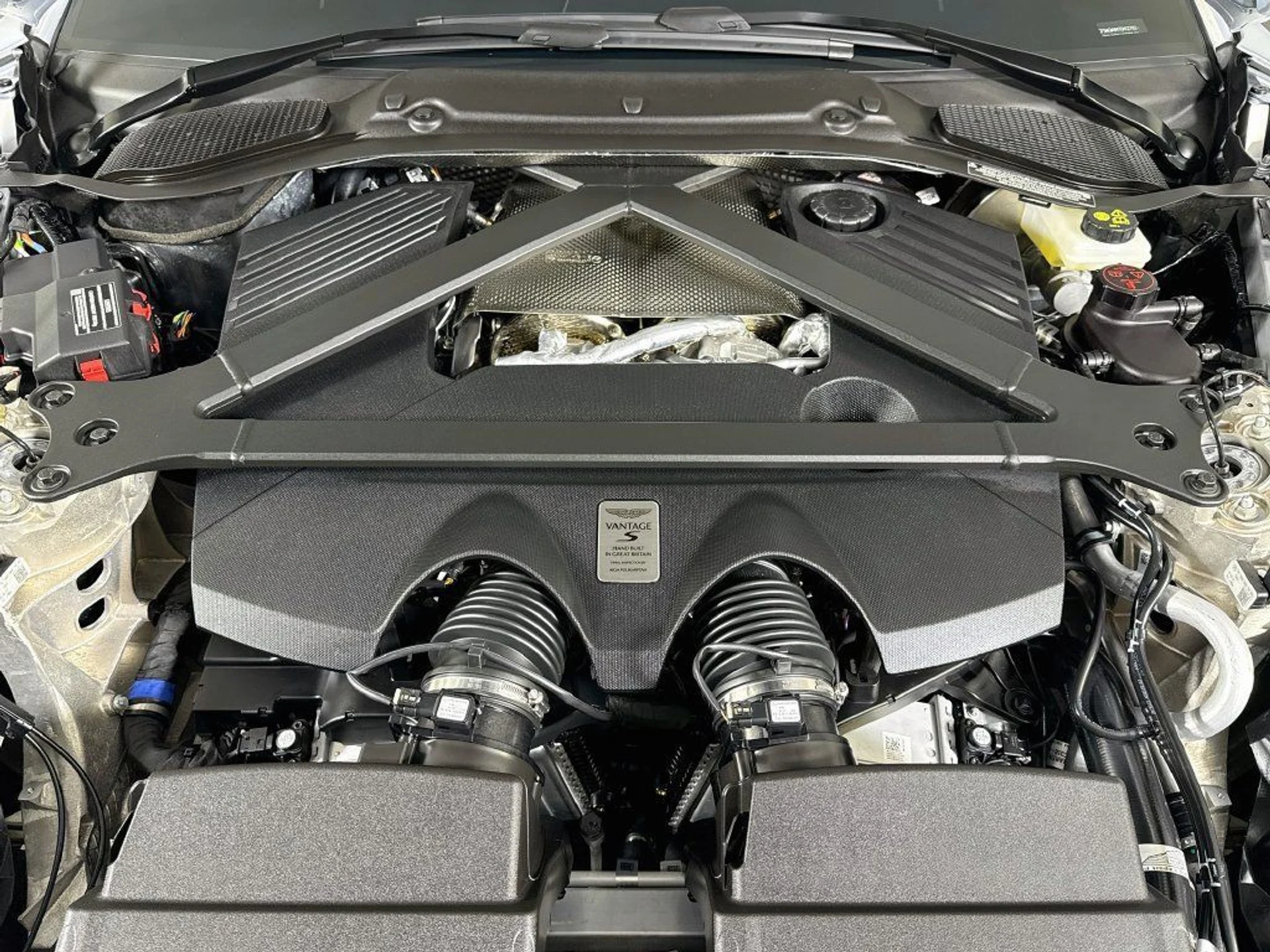 mph024_1795836462_new_2026_aston_martin_vantage_scoupe_11350_23082936_26_1024_accb8fbb4a