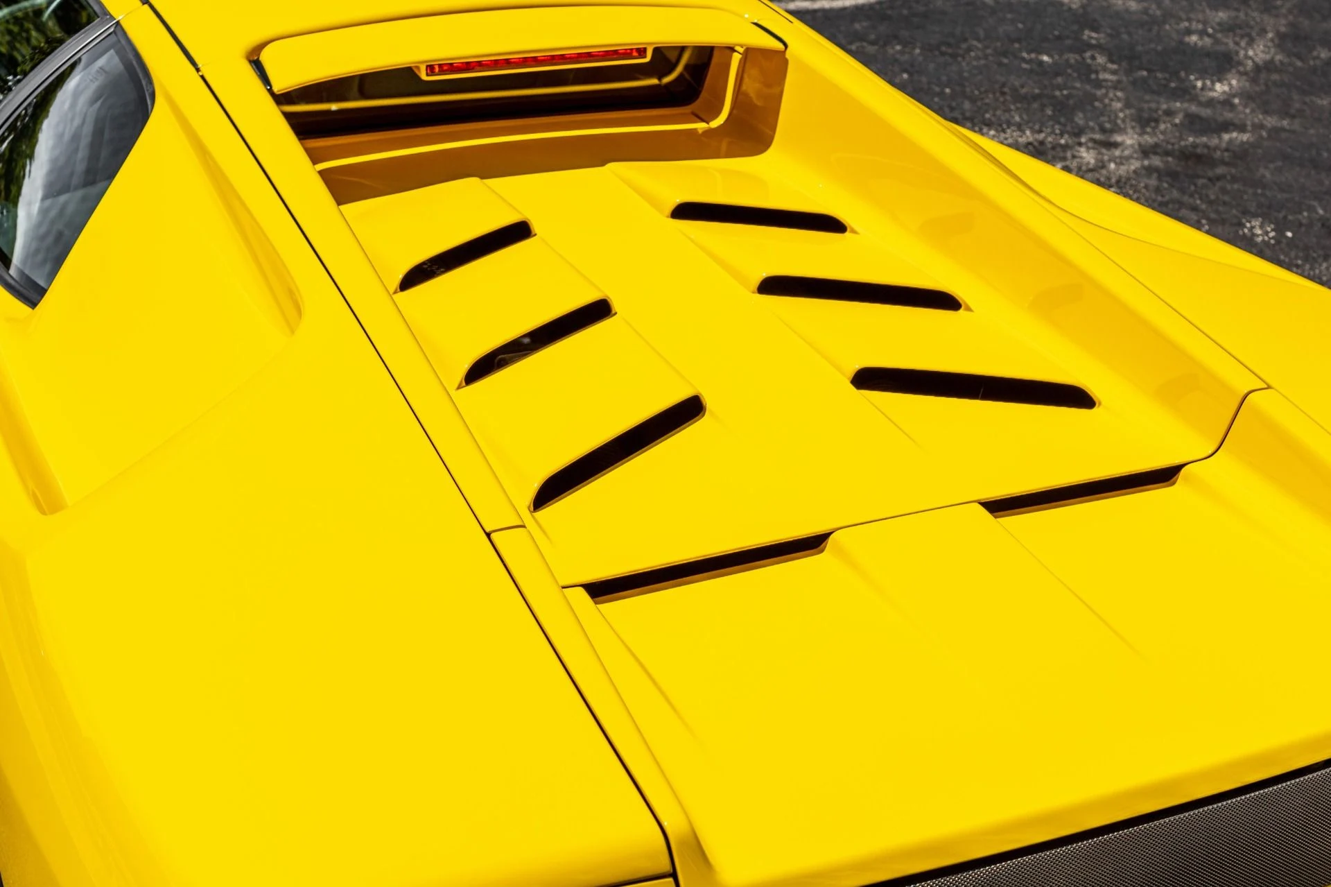 mph024_1796083576_Used_2001_Lamborghini_Diablo_VT_IMMACULATE_CONDITION_W_EXTENSIVE_CARBON_19_K_SERVICE_PERFORMED_1658444927_05254ff709