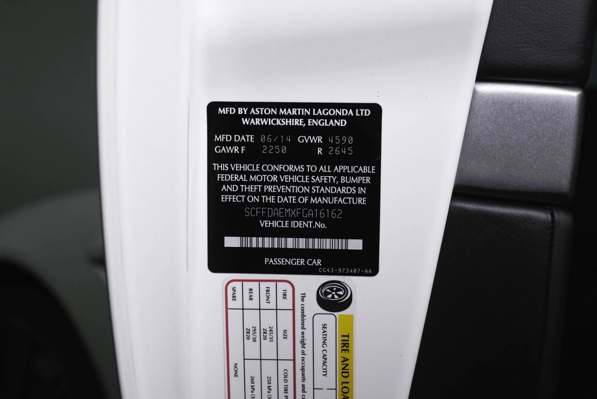 mph024_1802130519_Used_2015_Aston_Martin_DB_9_1781892981_09efdfde08