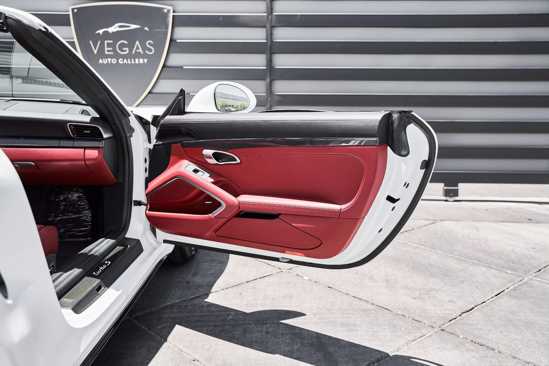 mph024_1808211747_Used_2019_Porsche_911_Turbo_S_1781225413_bc894bb948