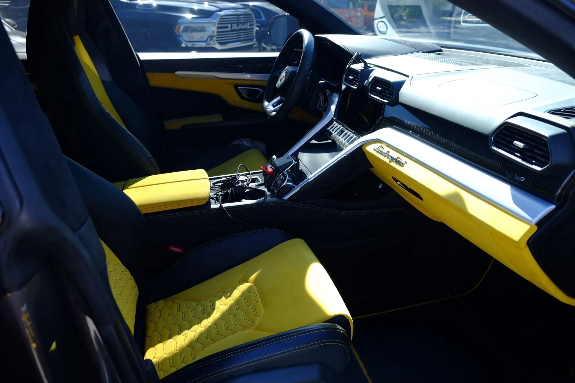 mph024_1821969912_Used_2021_Lamborghini_Urus_1776122304_13bf98077d