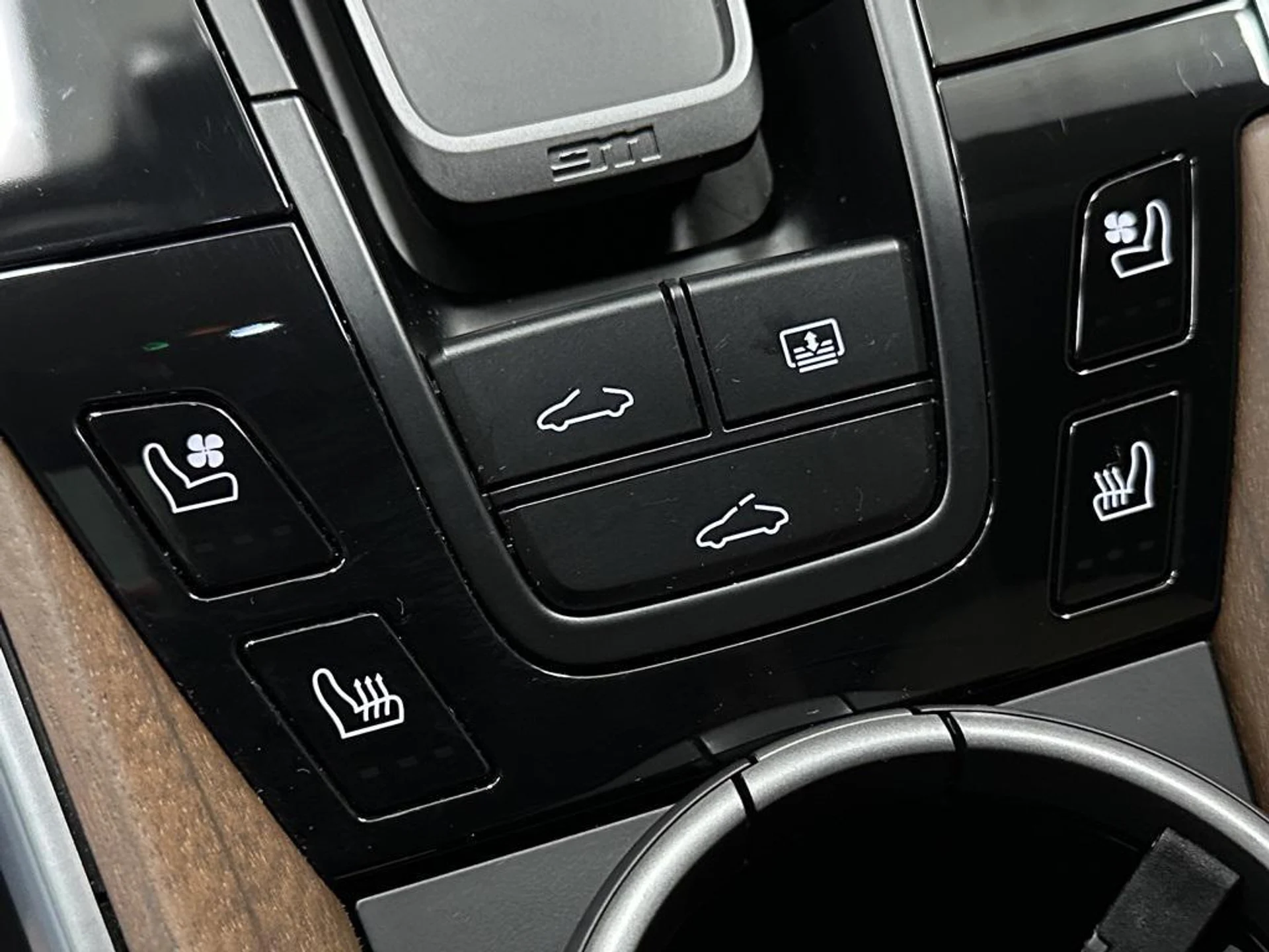 mph024_1825101300_RY_7iz_F9a_P_Vn0_B1_Y_Veou4_P_Cu4_Bk_I_cbf94e41dd