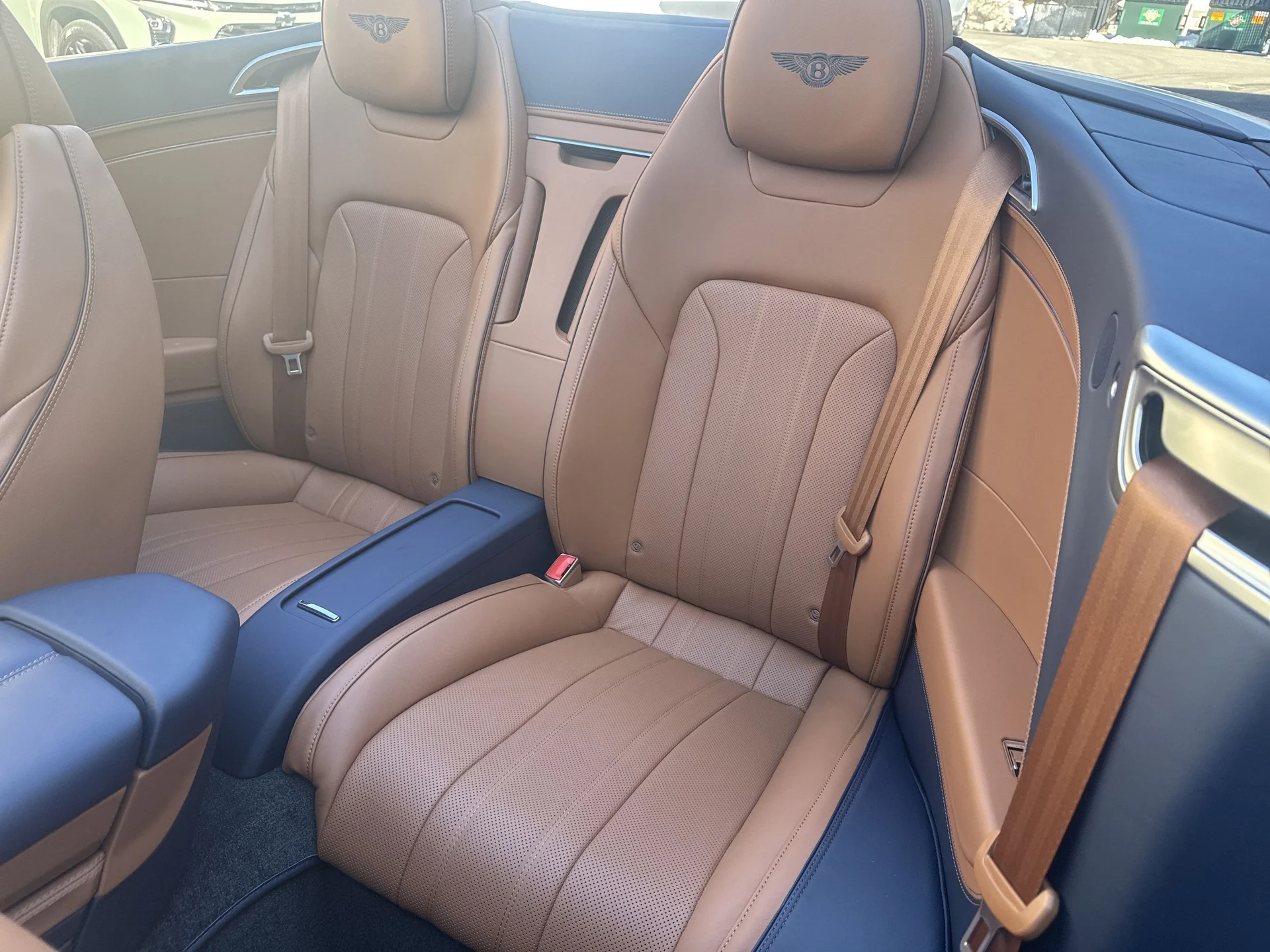 mph024_1826436666_e4dadf48473cbde006e203b1d1c19a51x_de6a9d86a9