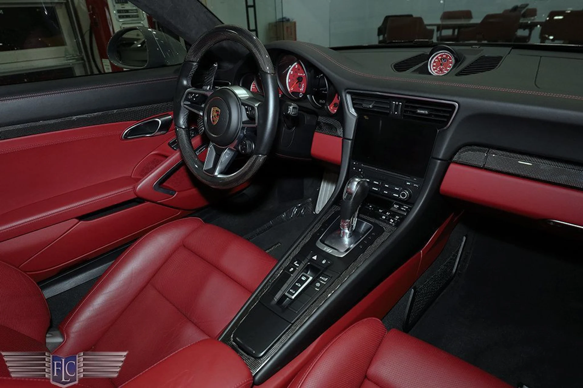 mph024_182850793_used_2018_porsche_911_turboscoupe_9689_22116353_25_1024_2e4748a584