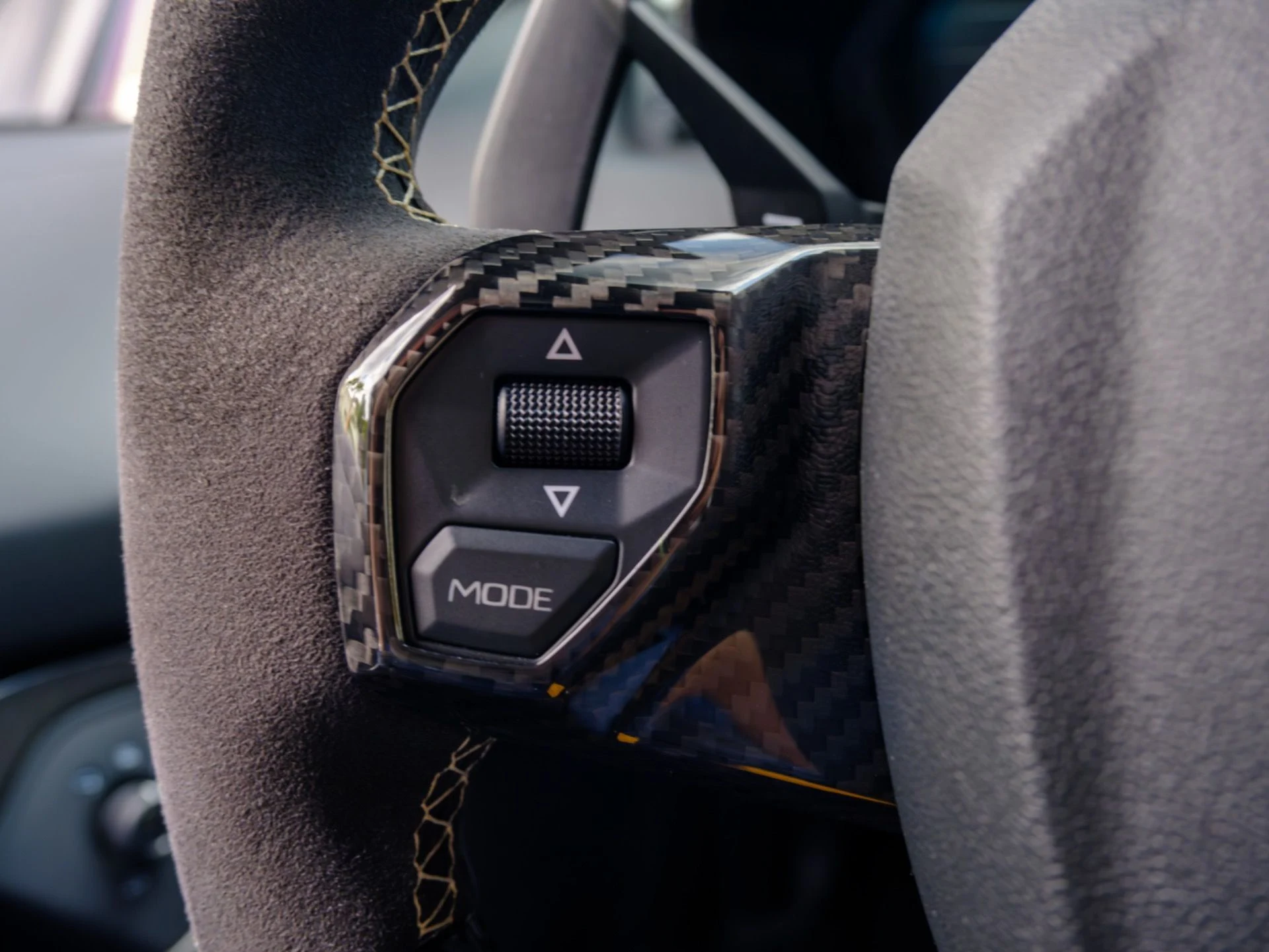 mph024_1828668392_Used_2018_Lamborghini_Aventador_S_1778520653_1f2191ed95