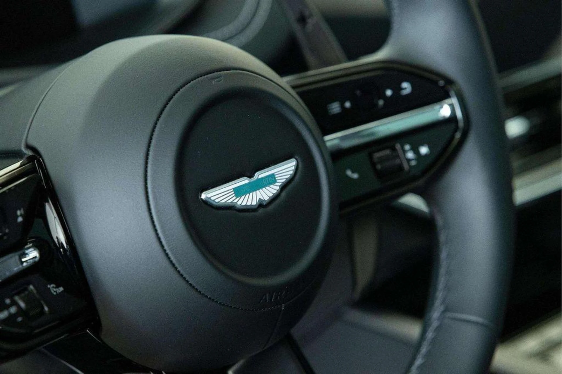 mph024_1835018817_B_Xbtny8b3h_Y_Cx_XU_w_O08_M_Pw2w_0c42dc1fb8