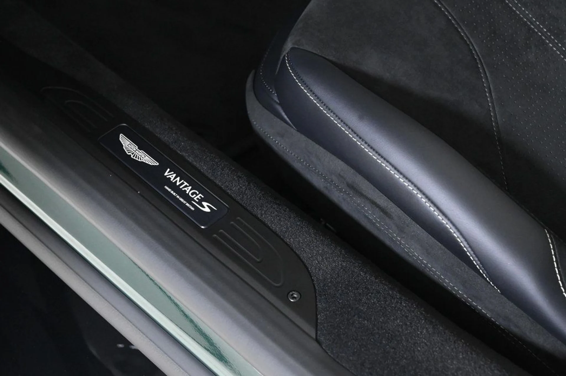 mph024_1835063225_new_2026_aston_martin_vantage_sroadster_11350_22964213_24_1024_214e9728ae