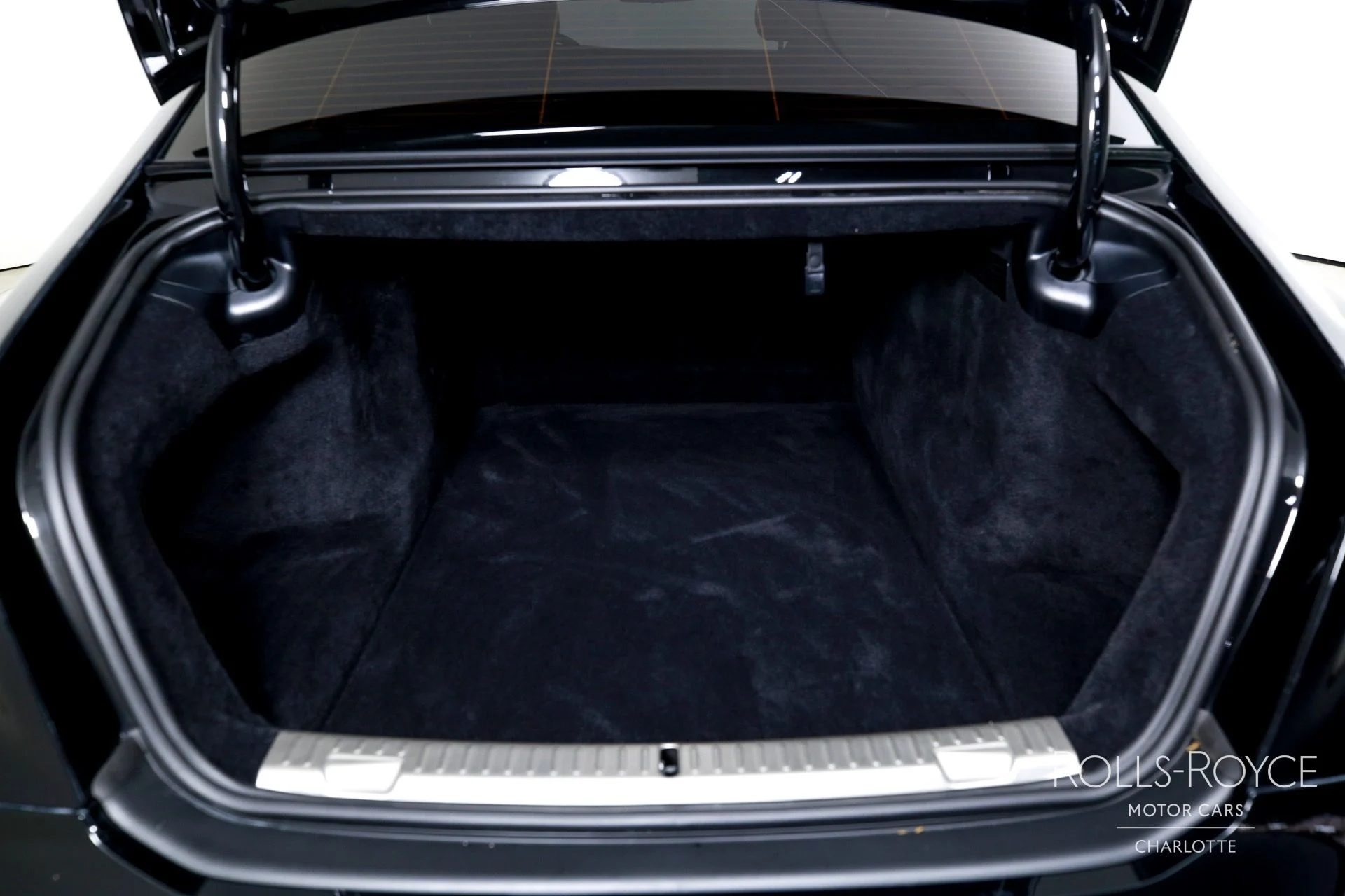 mph024_1842273607_Used_2022_Rolls_Royce_Black_Badge_Ghost_1749920744_ddd50aa86b