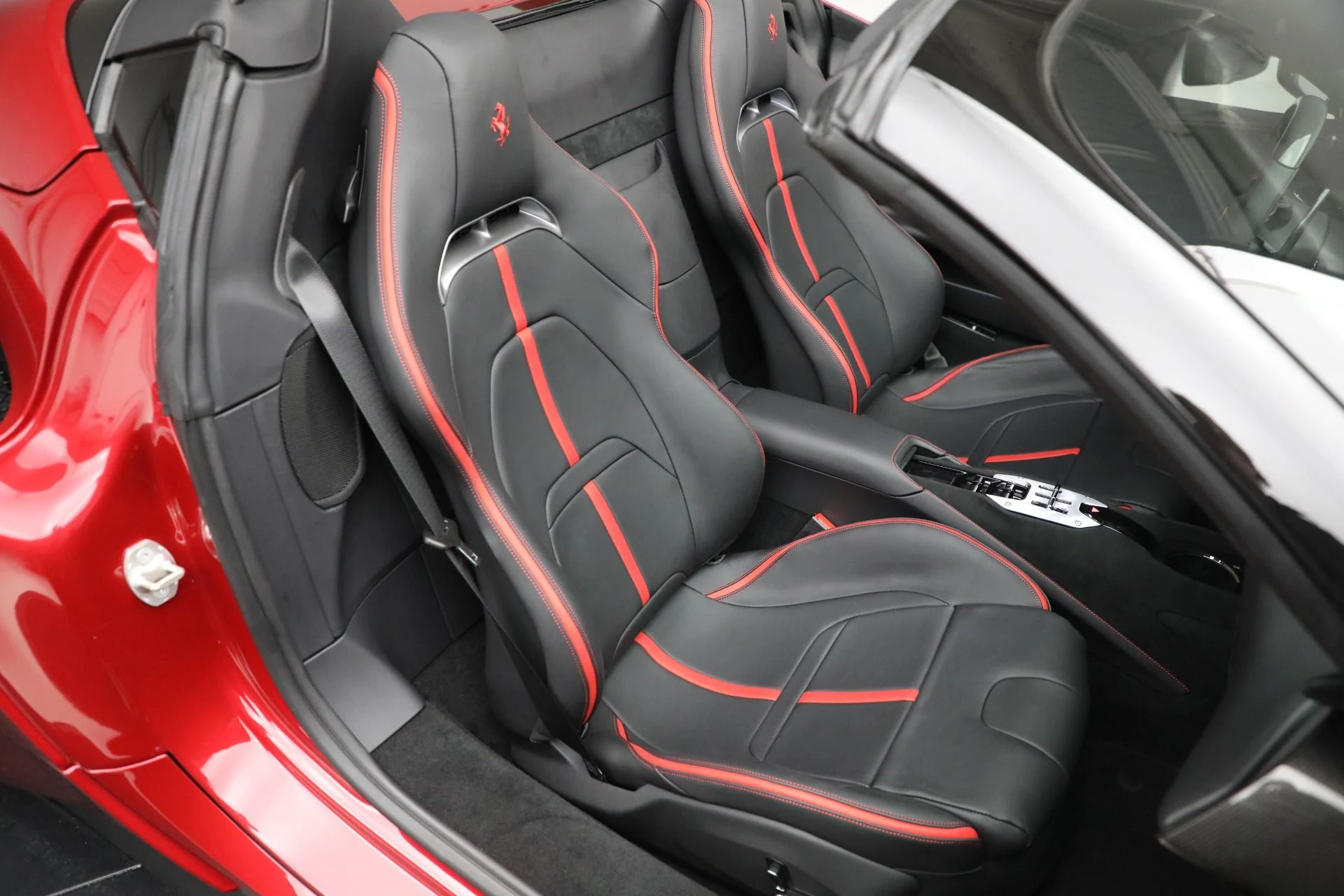 mph024_1843304390_Used_2024_Ferrari_SF_90_Spider_1737993518_3c3151f86d