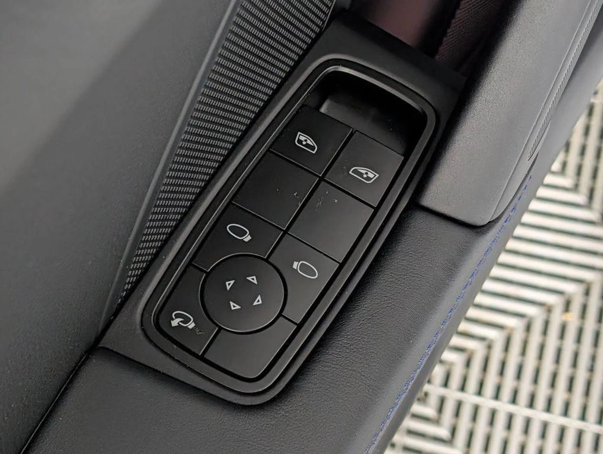 mph024_1845383850_X_Oavp_E6_P_Ve_Cog_ELV_Ok35c_Qm_Mq6w_1d737c30d0