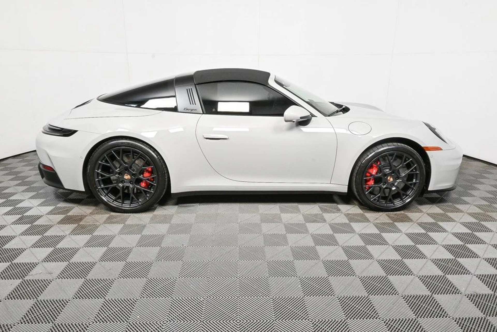 mph024_1846340537_M_Yq_Lqg0ypg_Uoy_W1_J9_Ezvl1w_JQI_710c475702