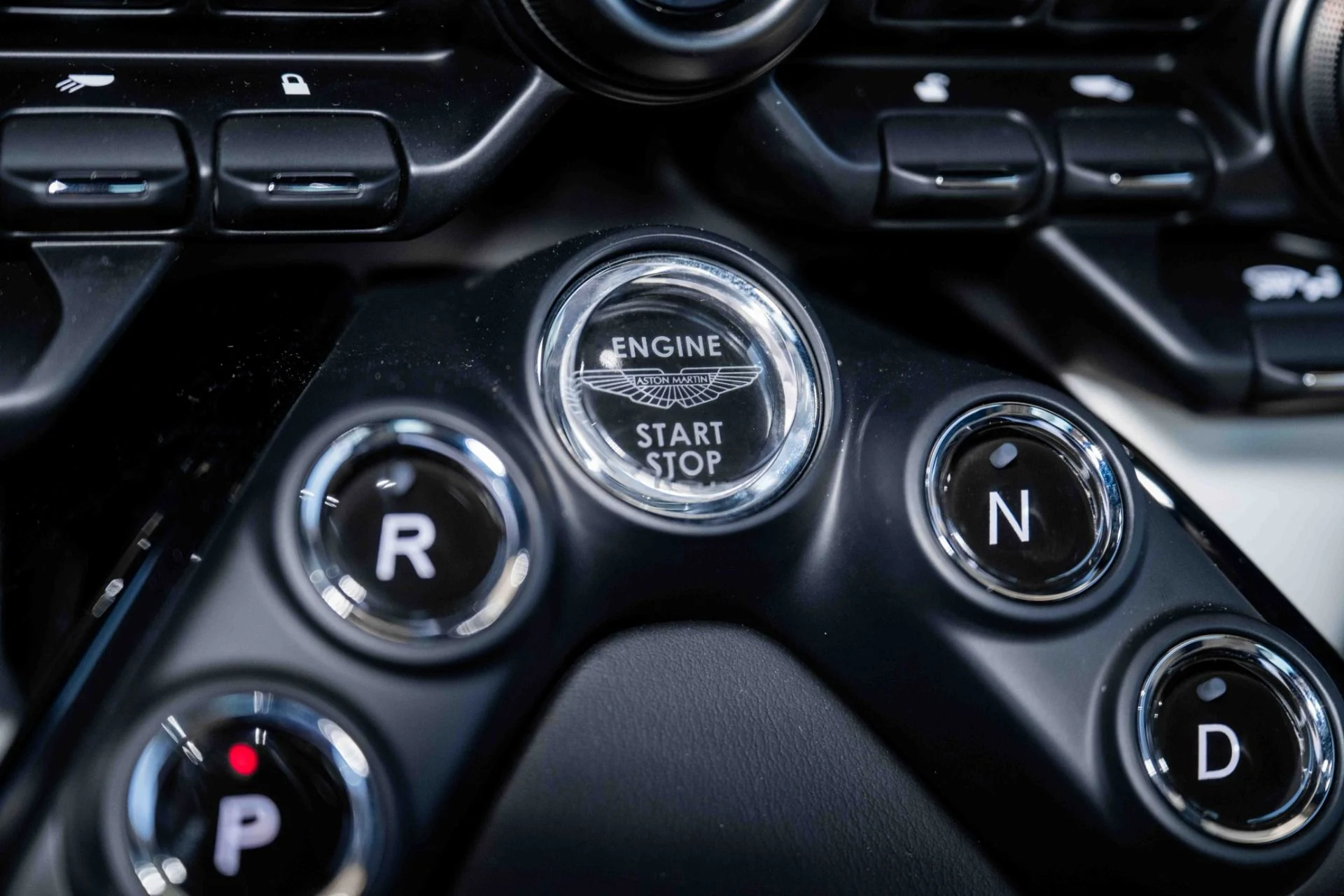 mph024_1848897591_Used_2023_Aston_Martin_Vantage_V8_Coupe_1699283559_d5bf82646e