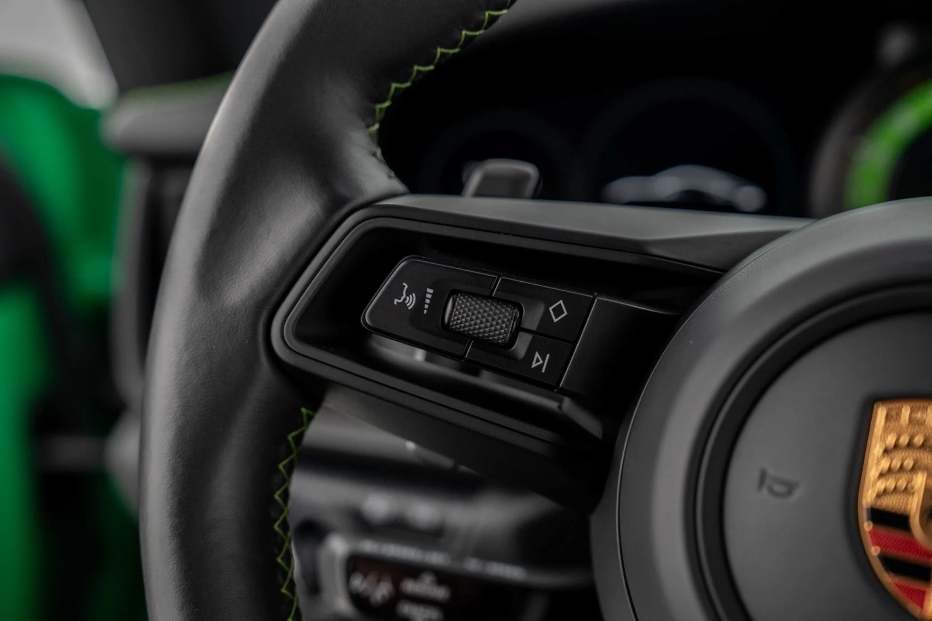 mph024_1849355828_Used_2022_Porsche_911_GT_3_Touring_1775584406_7d18d6e34c