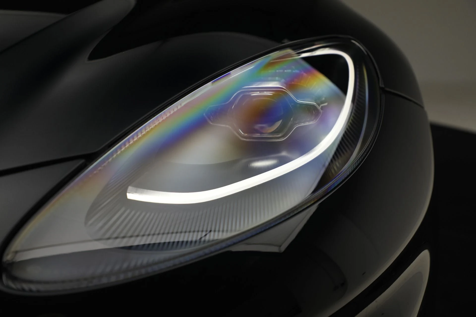 mph024_1866304248_New_2025_Aston_Martin_DBX_707_e9f8a33d26