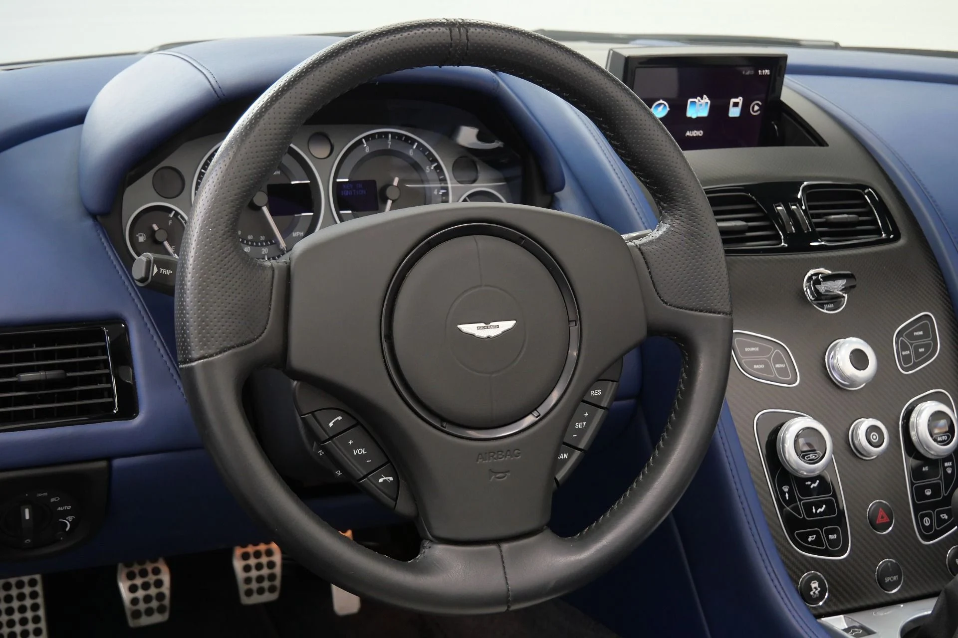 mph024_1869088574_Used_2017_Aston_Martin_Vantage_Roadster_7_Speed_Manual_Limited_1_of_100_for_the_USA_1765816519_9ae4b96977