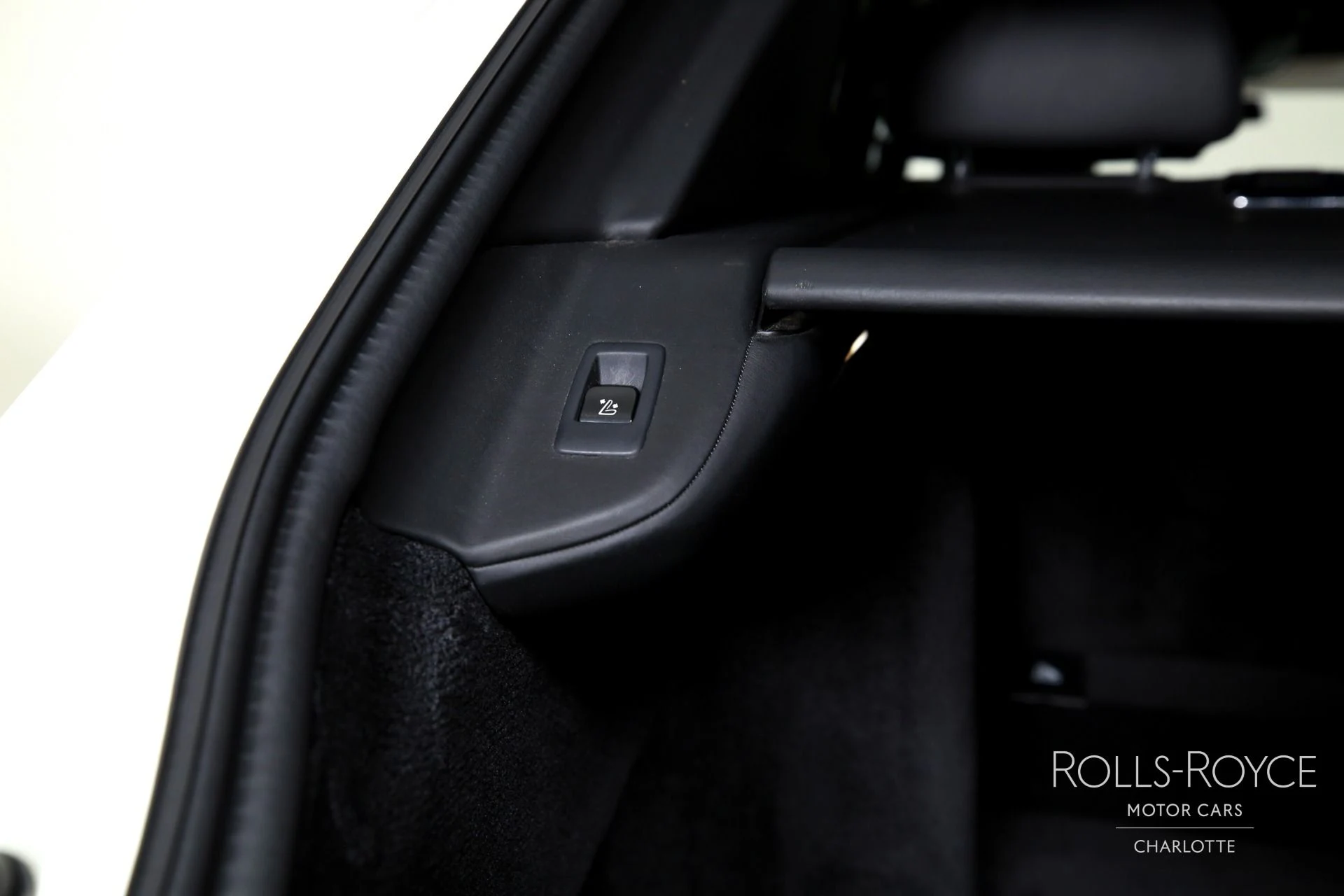 mph024_1878141851_Used_2019_Rolls_Royce_Cullinan_1771361403_a84ede2549