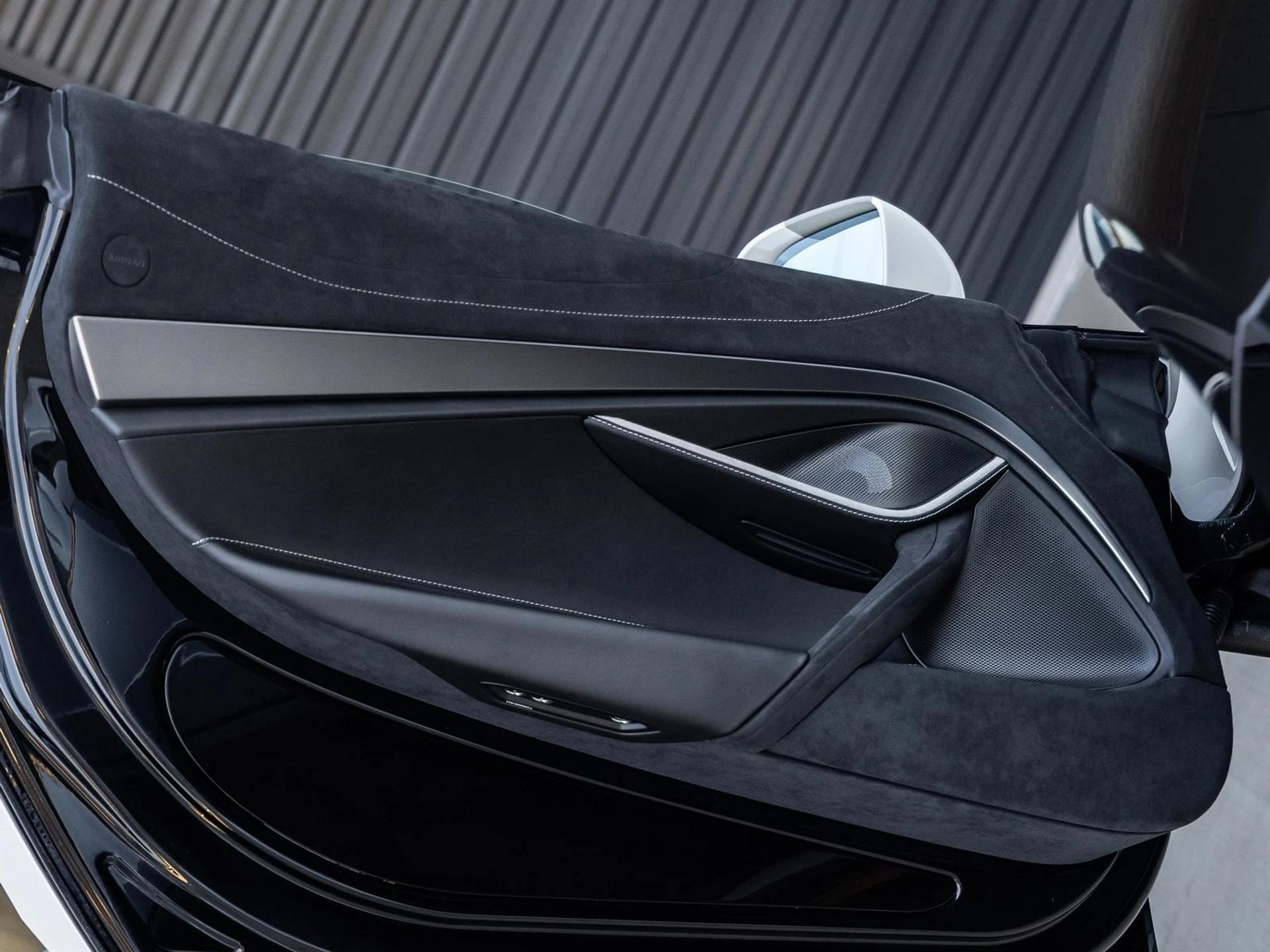 mph024_187918143_25_f0753b52af