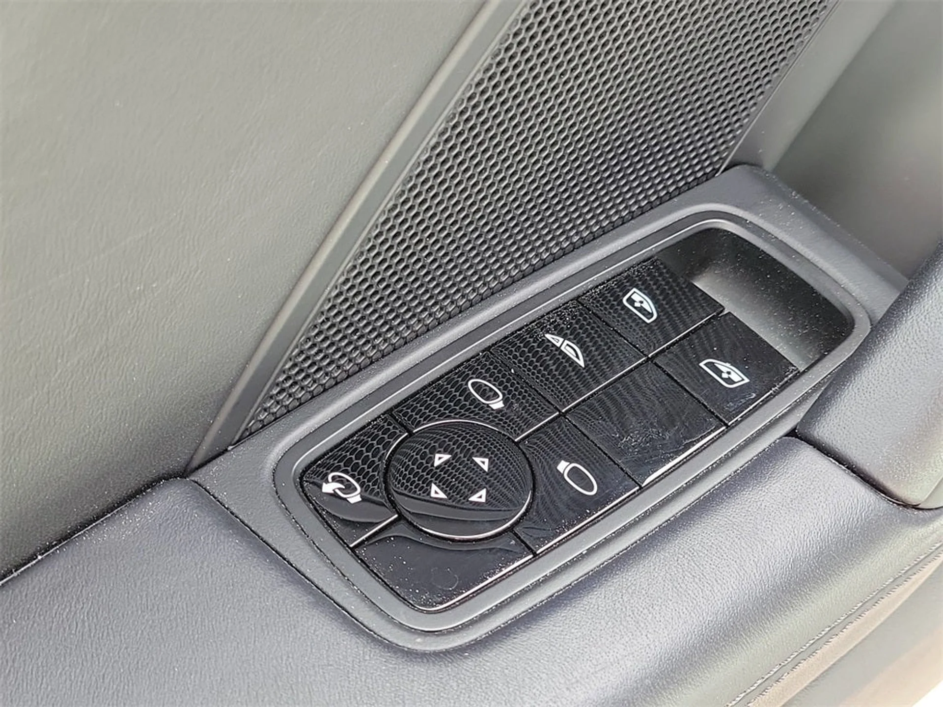 mph024_1897436591_25_ca756eef94