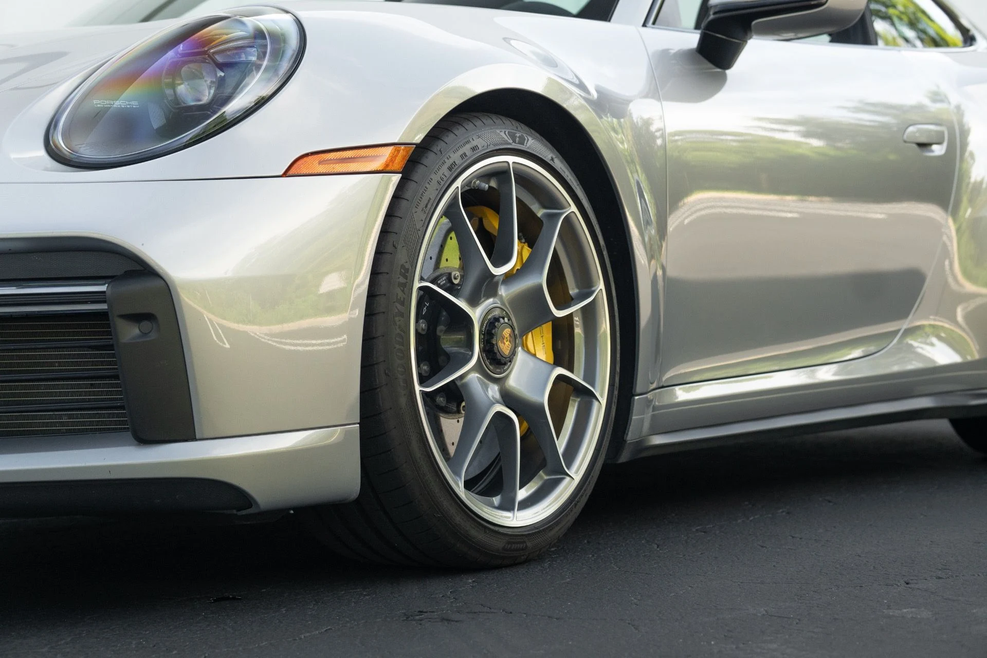 mph024_1902666565_Used_2021_Porsche_911_Turbo_S_1758737347_e1f4b0d17d