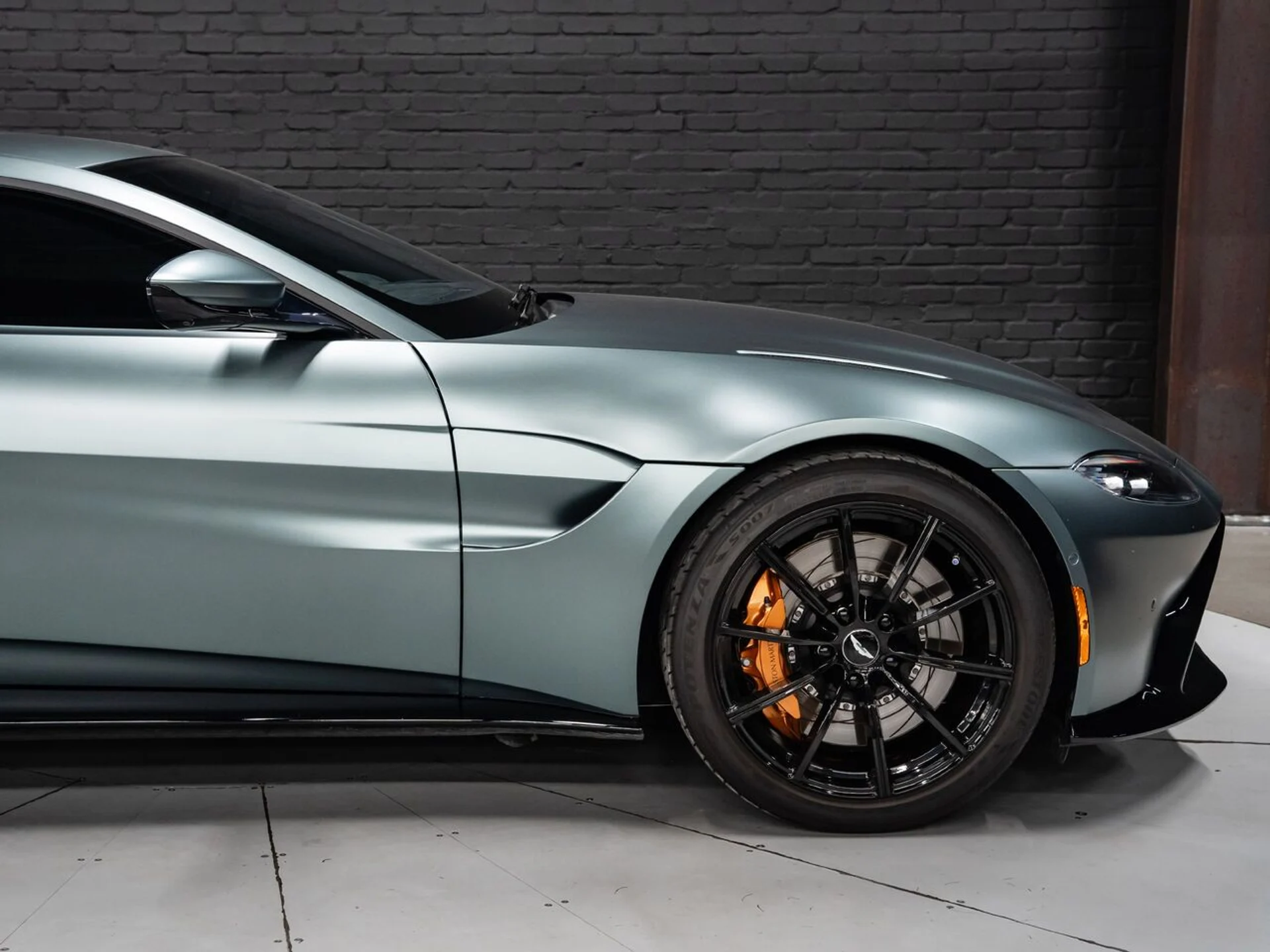 mph024_1906530992_aston_martin_vantage_2020_f408b39b60