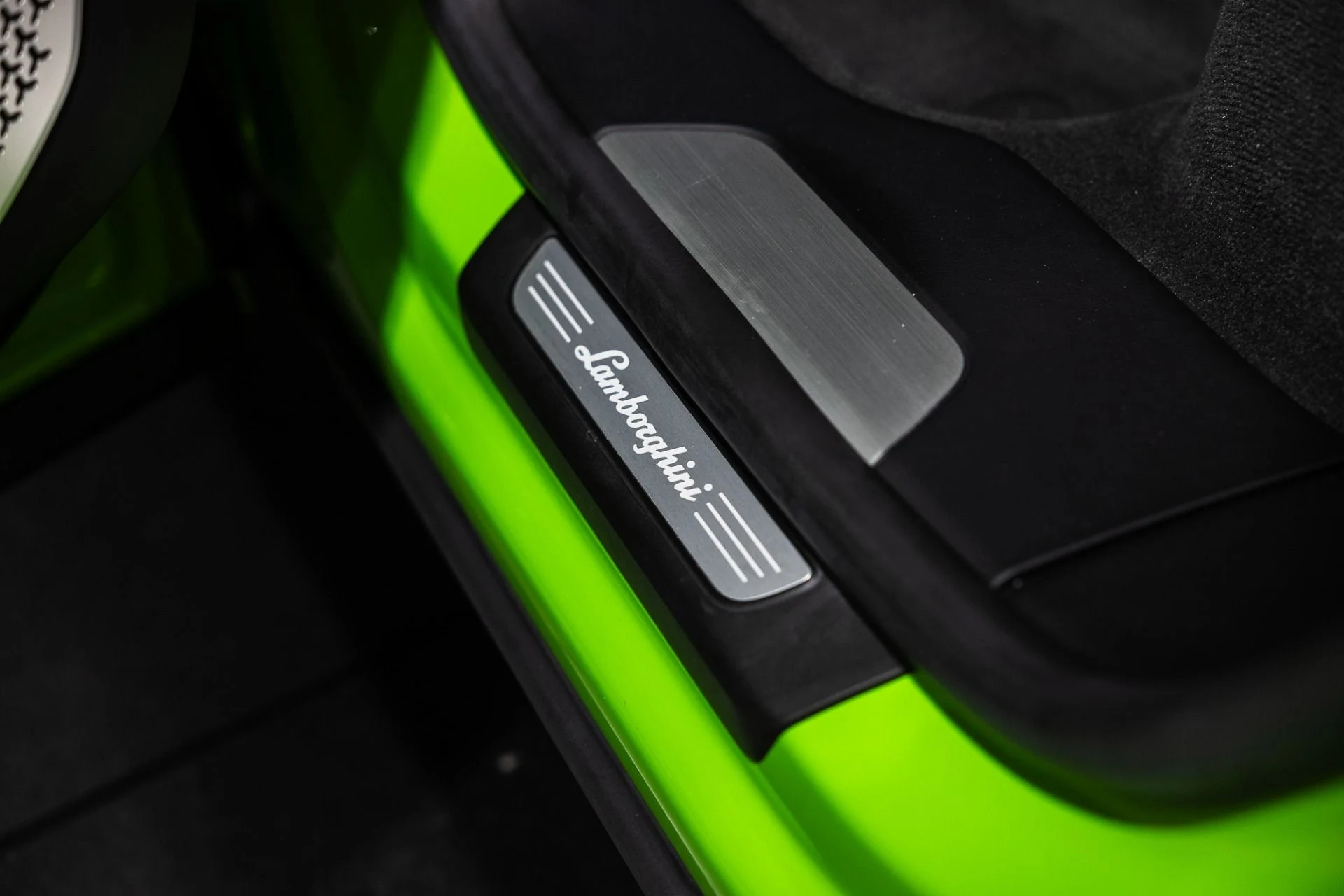 mph024_1911147576_Used_2021_Lamborghini_Urus_Verde_Mantis_Pearl_Full_Stealth_PPF_1764949074_8825d70078