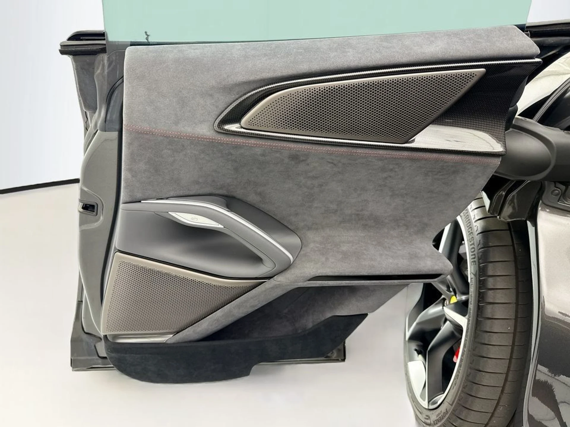 mph024_1912092231_used_2023_ferrari_purosangue_8119_23034392_25_1024_157ccbab62