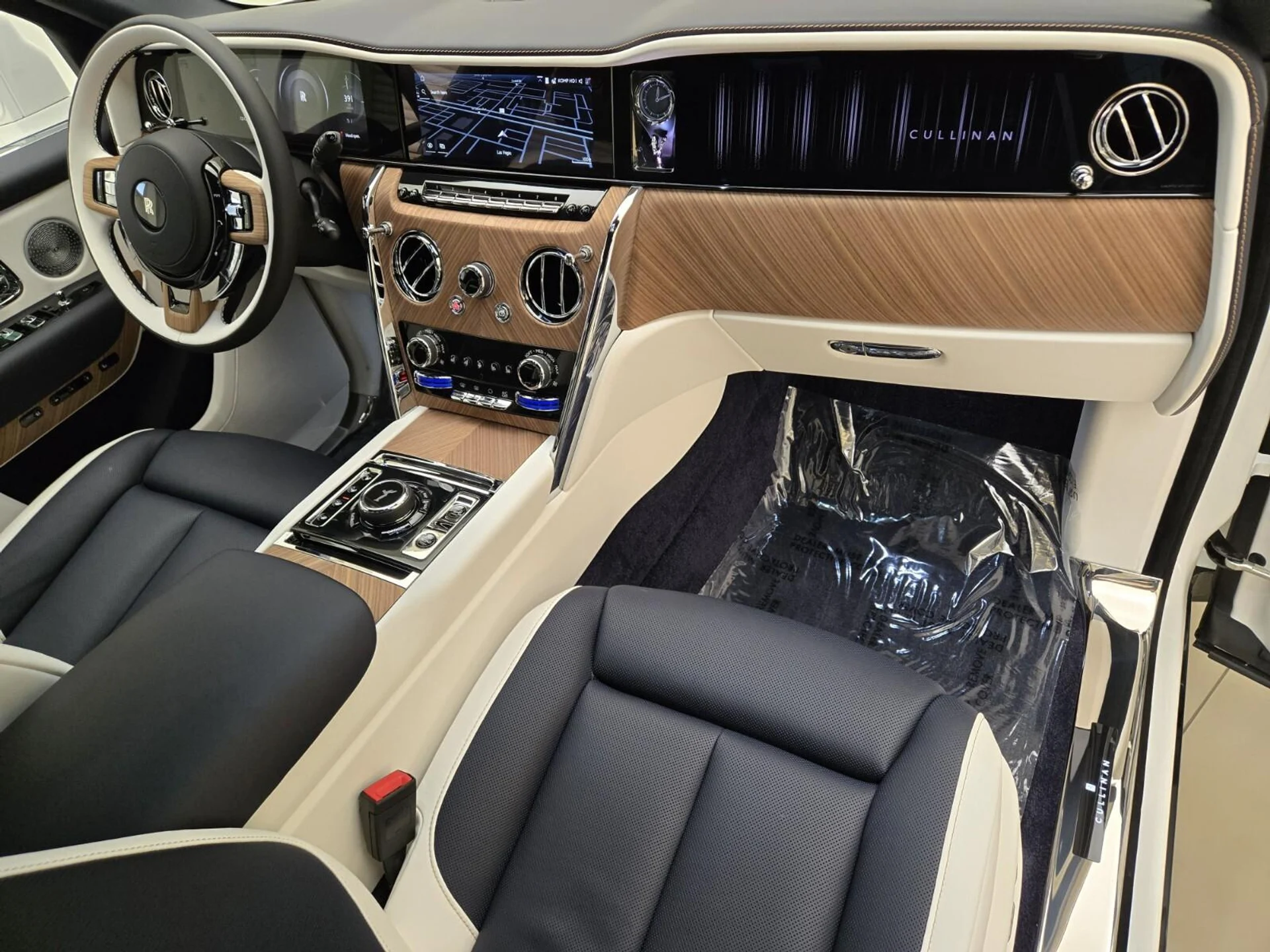 mph024_1923056506_New_2026_Rolls_Royce_Cullinan_1776403045_9d02f3d35d