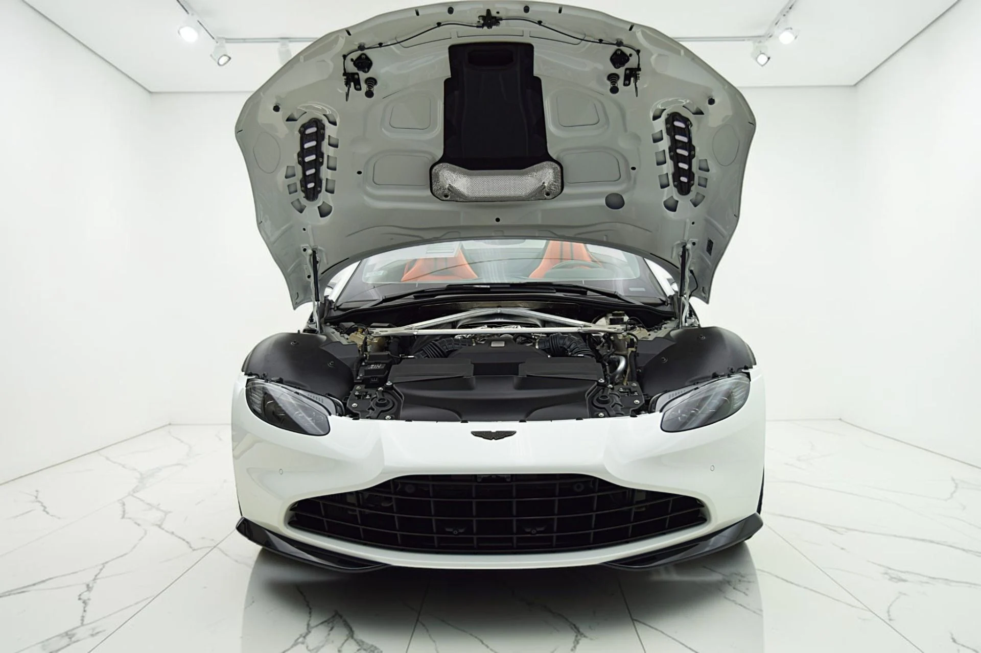 mph024_1925091423_Used_2023_Aston_Martin_Vantage_Roadster_8f36bea75b