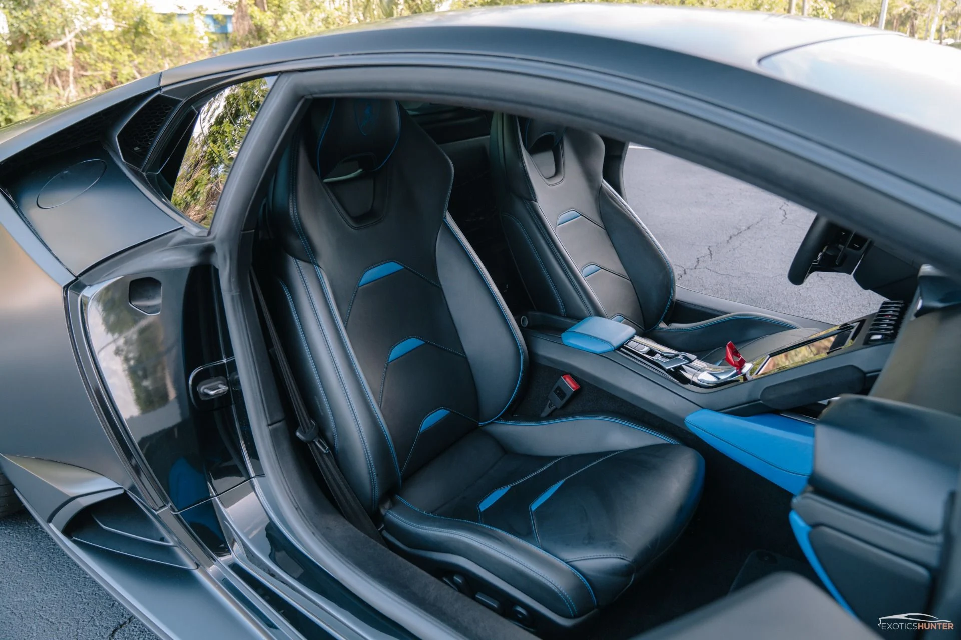 mph024_1928414370_Used_2020_Lamborghini_Huracan_EVO_in_Nero_Helena_w_FULL_Stealth_PPF_Blue_Interior_Vossen_Wheels_1743710386_670e3a6c6b