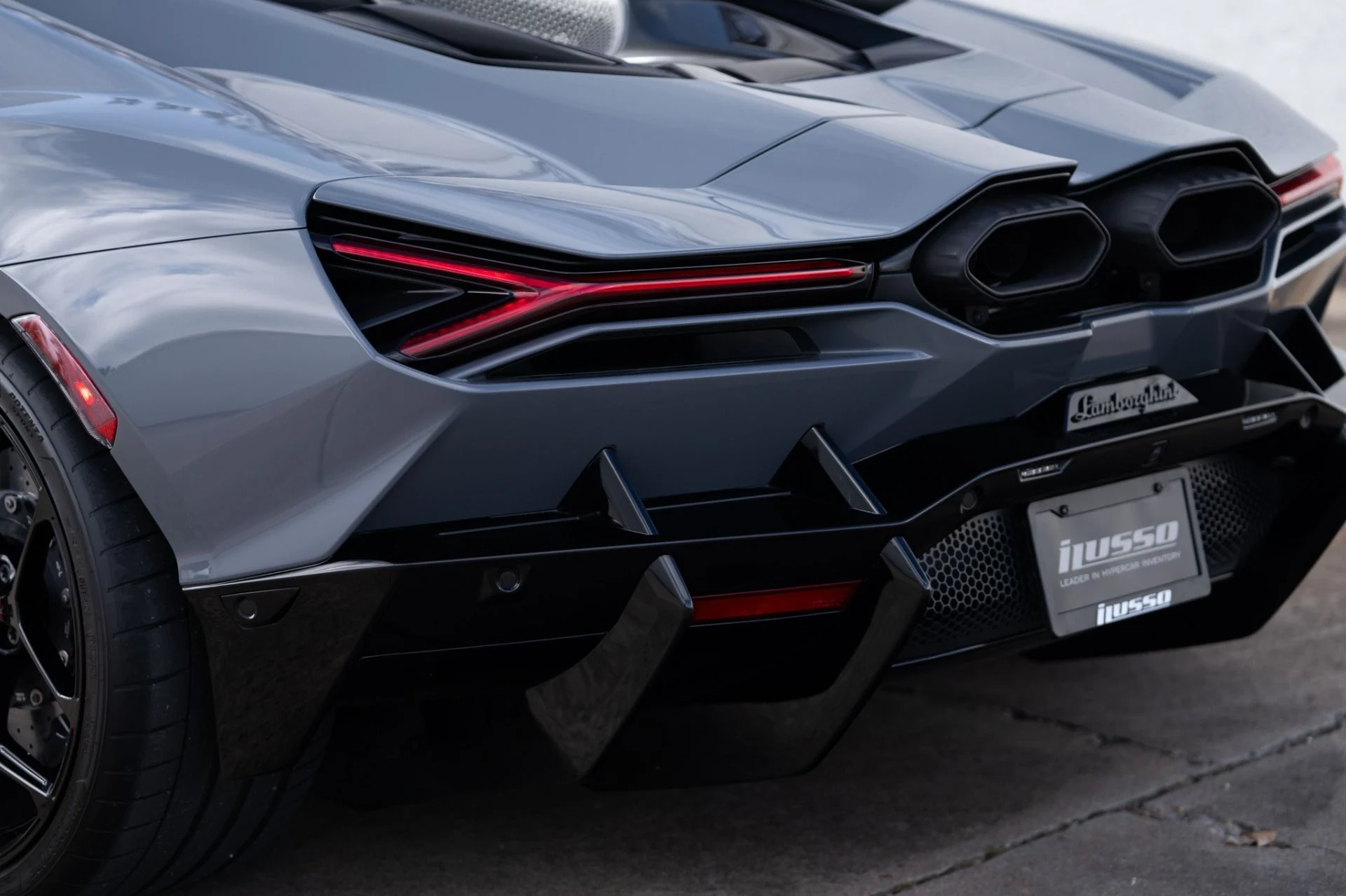 mph024_1932257954_Used_2024_Lamborghini_Revuelto_1766428985_9d7e9920f0