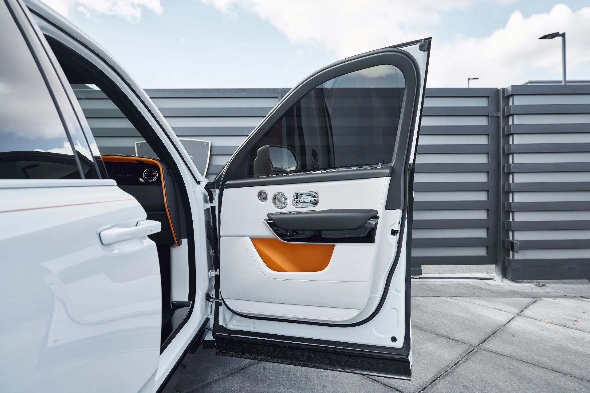 mph024_1934690089_Used_2026_Rolls_Royce_Cullinan_Base_1766884737_bfc4cb8cb8