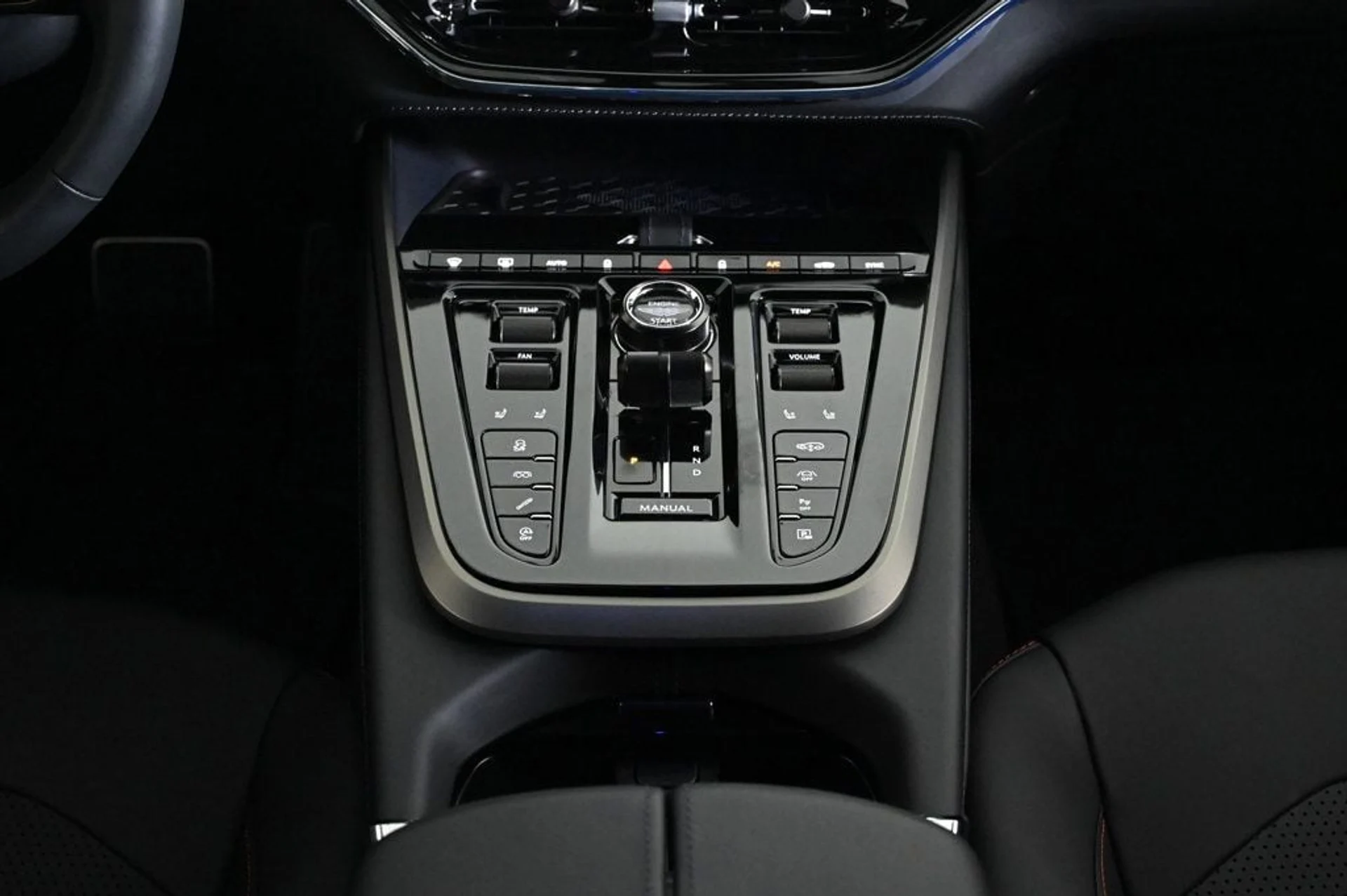 mph024_1936233959_used_2025_aston_martin_dbx_707_11350_22917533_24_1024_6674246cd7