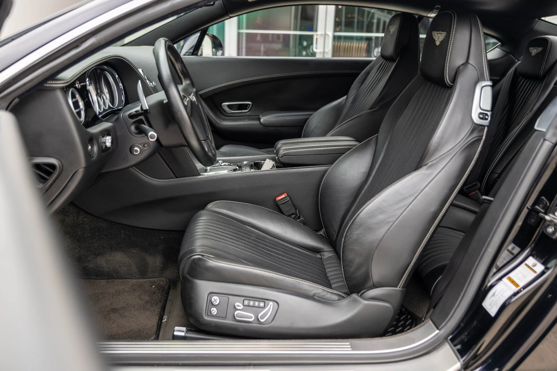 mph024_1941730431_Hi_Tech_Luxury_Imports_LLC_SCBFH_7_ZA_5_GC_055059_image_24_7aea32c166