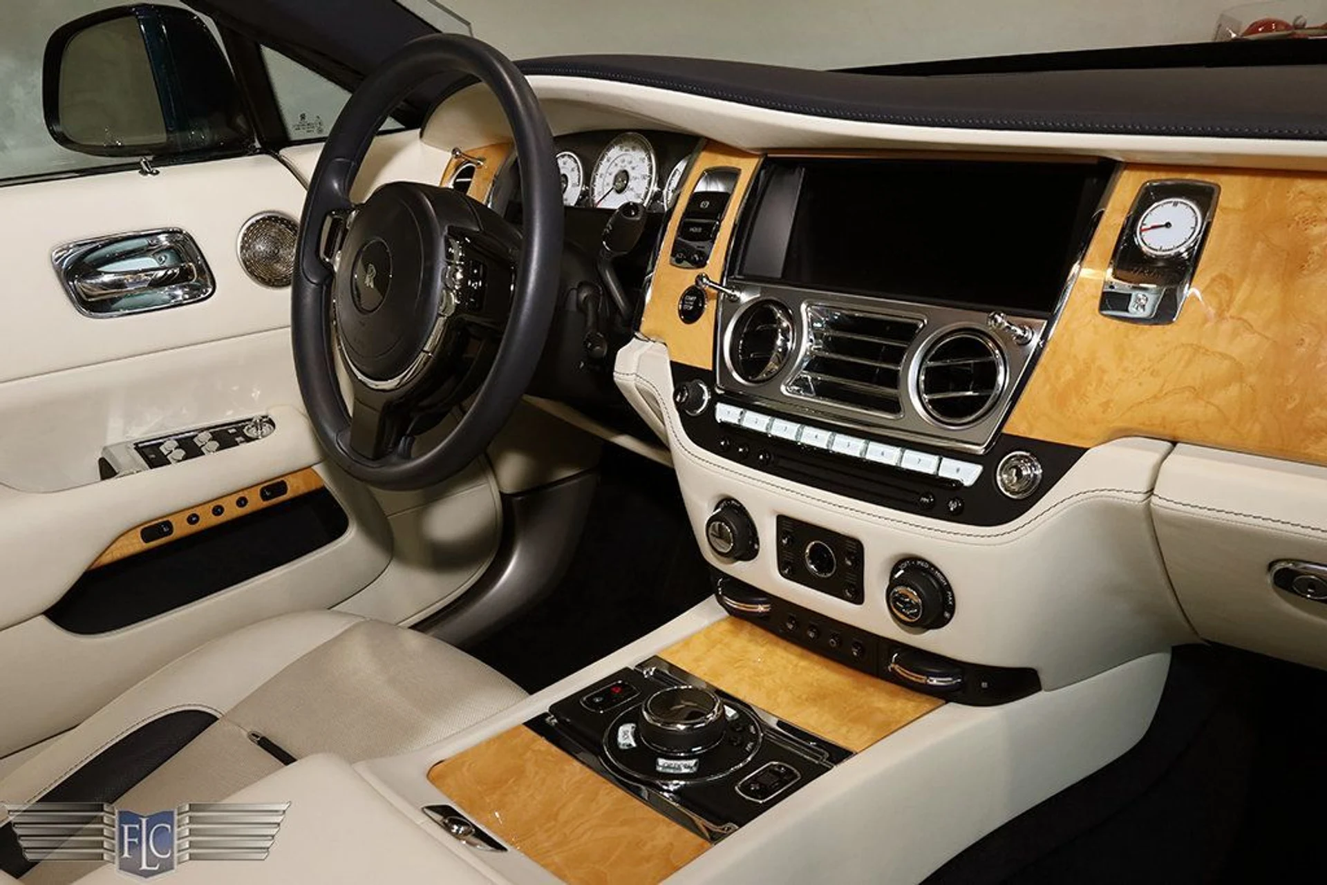 mph024_1945838632_used_2019_rolls_royce_wraith_coupe_9689_22959552_25_1024_7b5b6c4b15