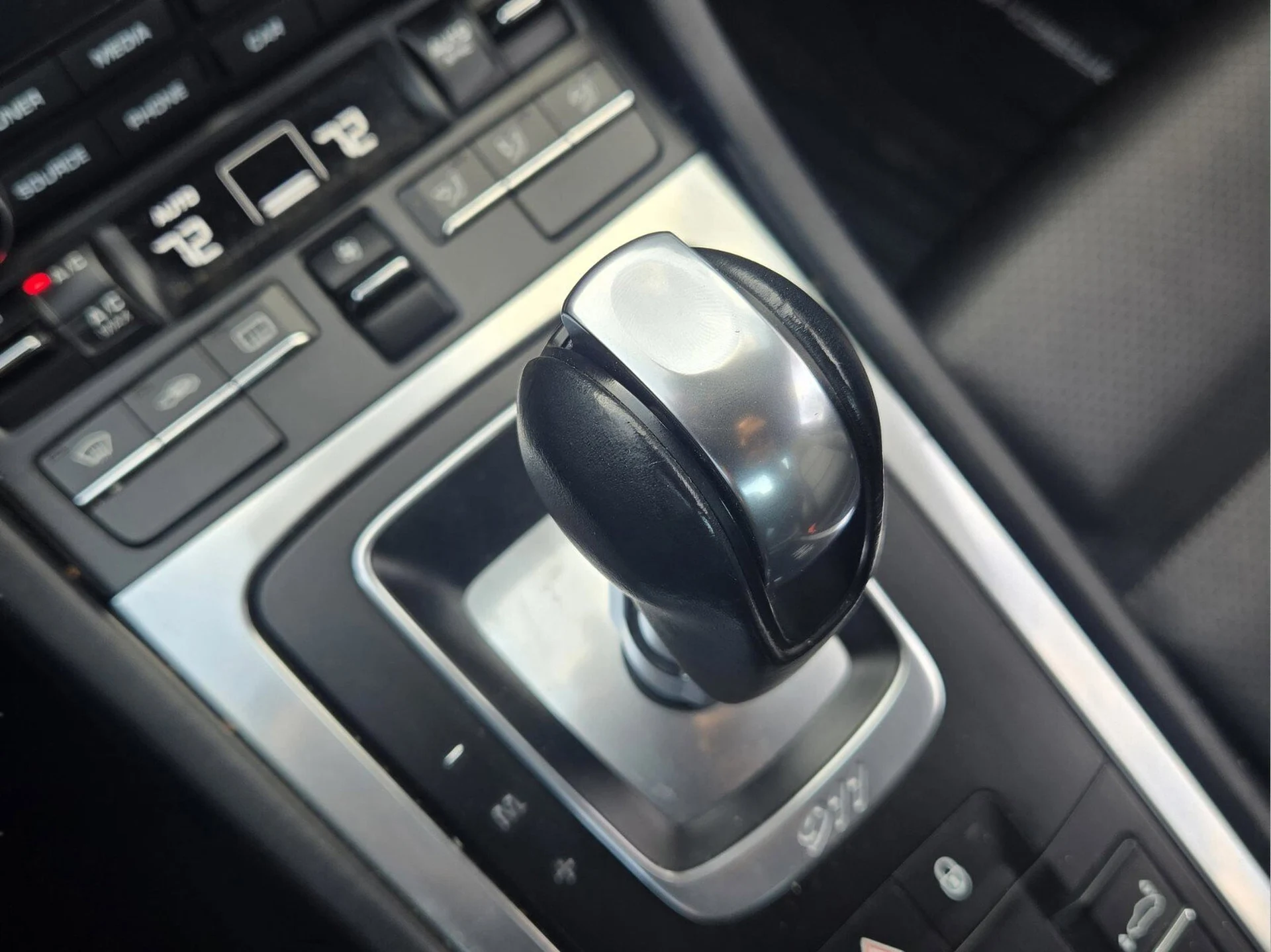 mph024_1953288348_c14de6c613e98414aa6531dac054b182x_77263275a9