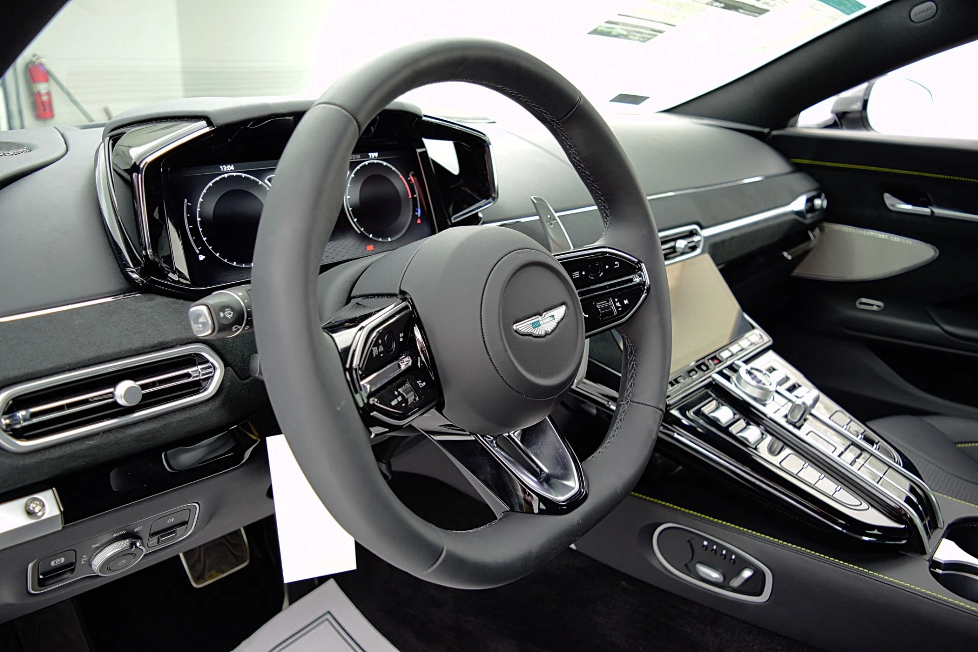 mph024_1953796423_New_2026_Aston_Martin_Vantage_Coupe_9c1d3af763