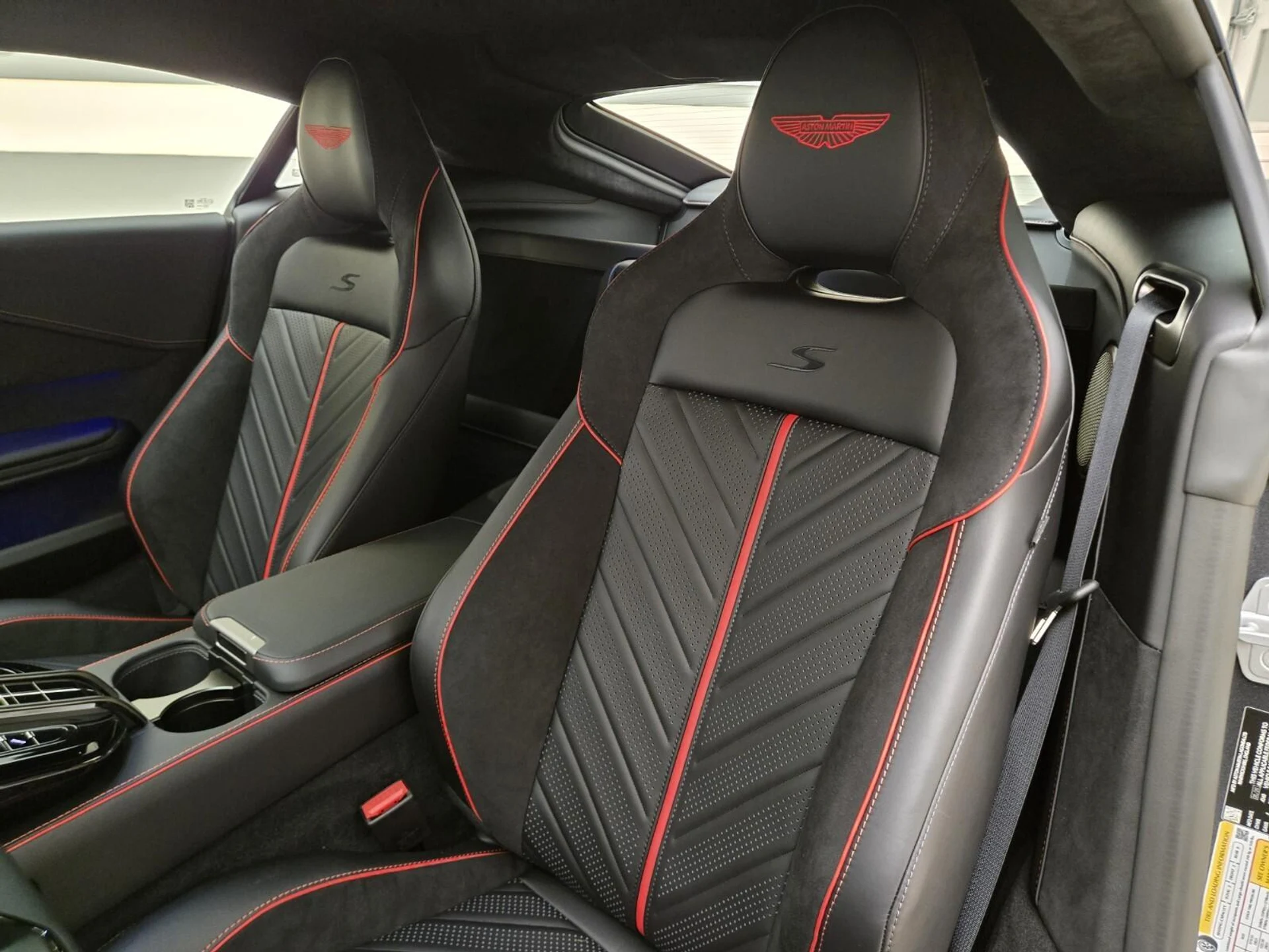 mph024_1957873853_New_2026_Aston_Martin_Vantage_S_1786166342_504afe0c90