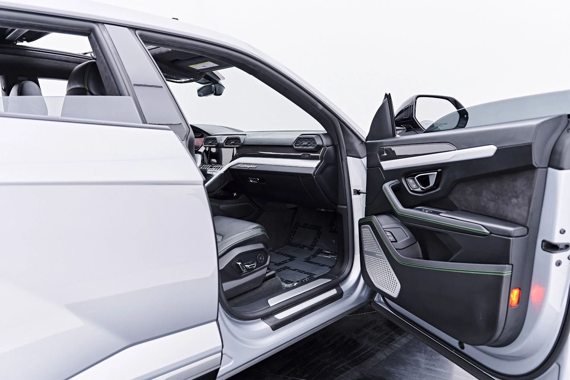 mph024_1965940064_Used_2021_Lamborghini_Urus_1788457888_e503845093