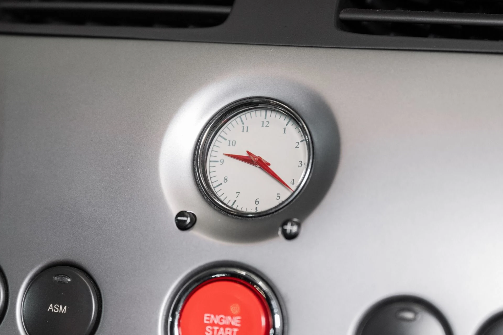 mph024_1967274751_Used_2002_Aston_Martin_Vanquish_V12_1750947116_e3e0e30178