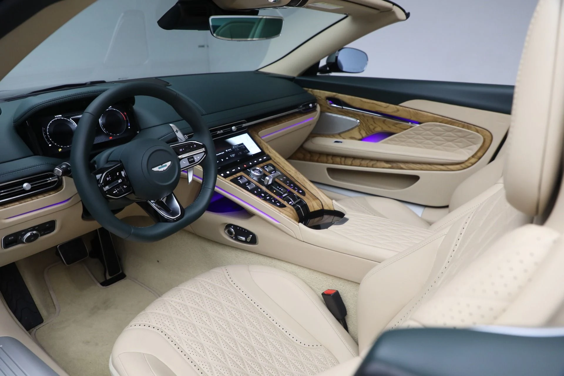 mph024_1974625033_New_2025_Aston_Martin_DB_12_Volante_590f6025e8